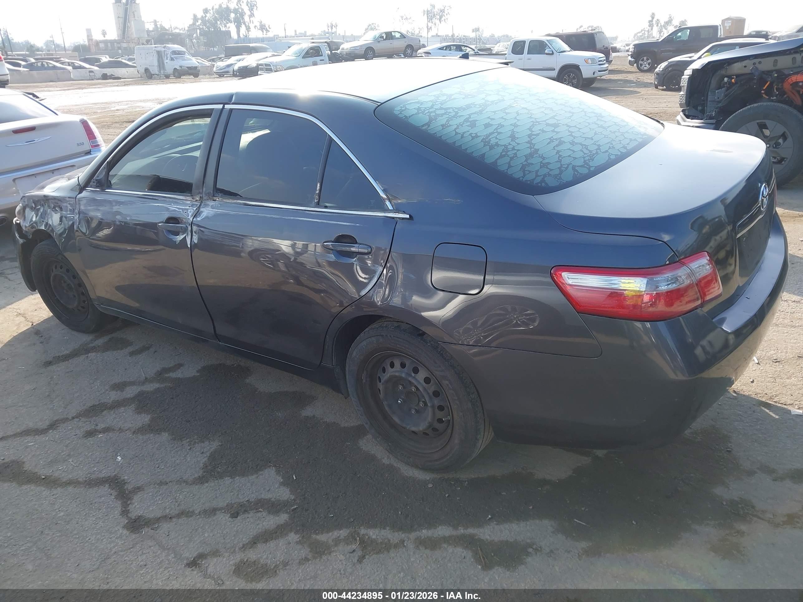 TOYOTA CAMRY image 3