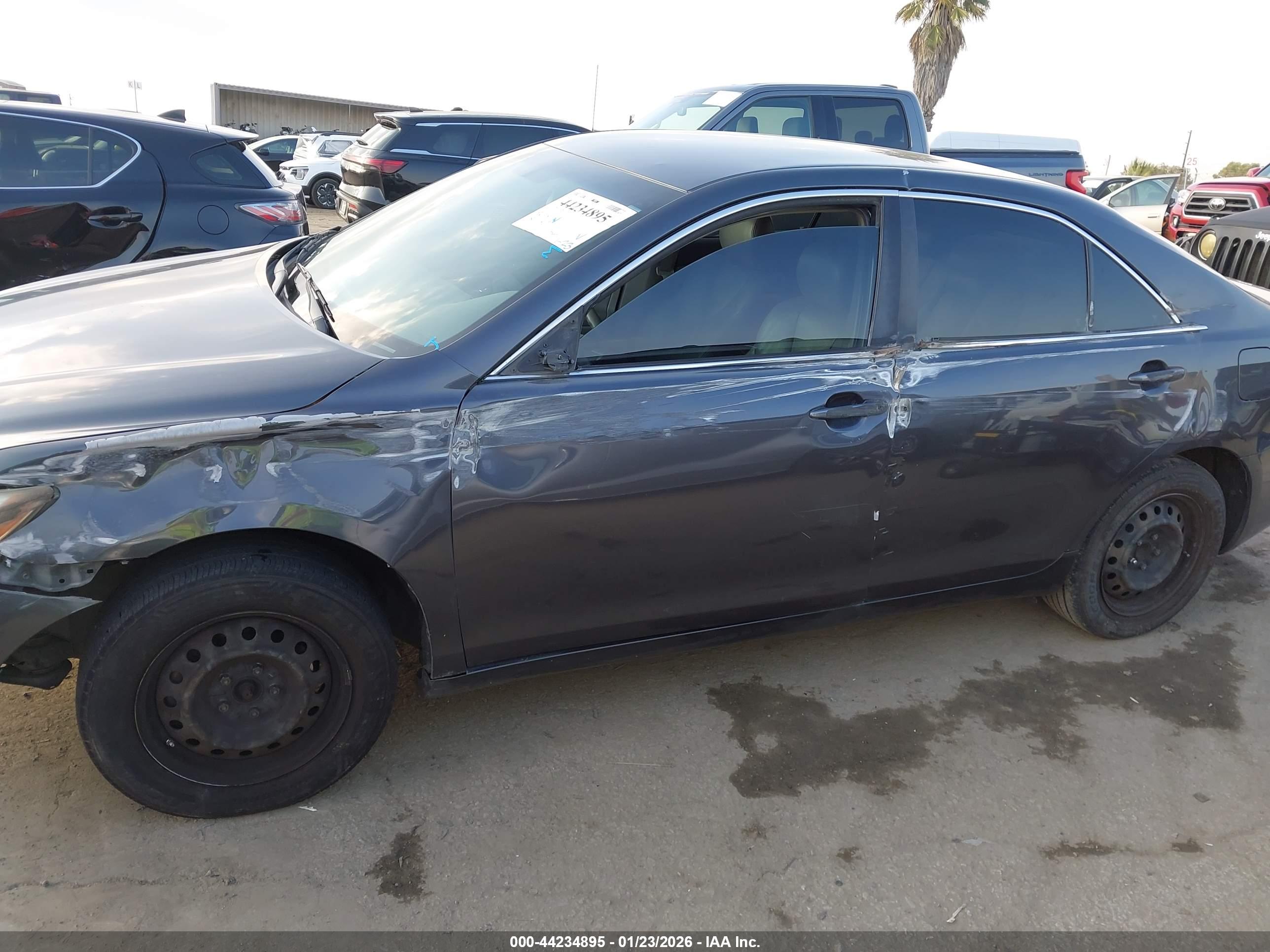 TOYOTA CAMRY image 6