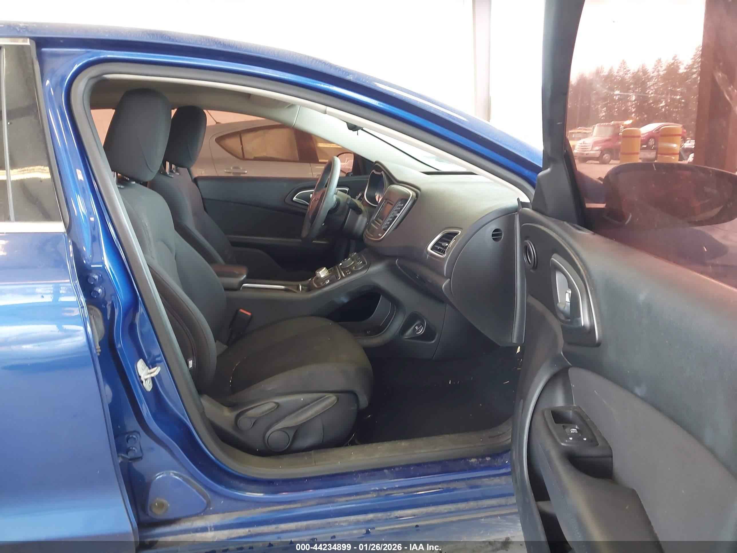 CHRYSLER 200 image 5