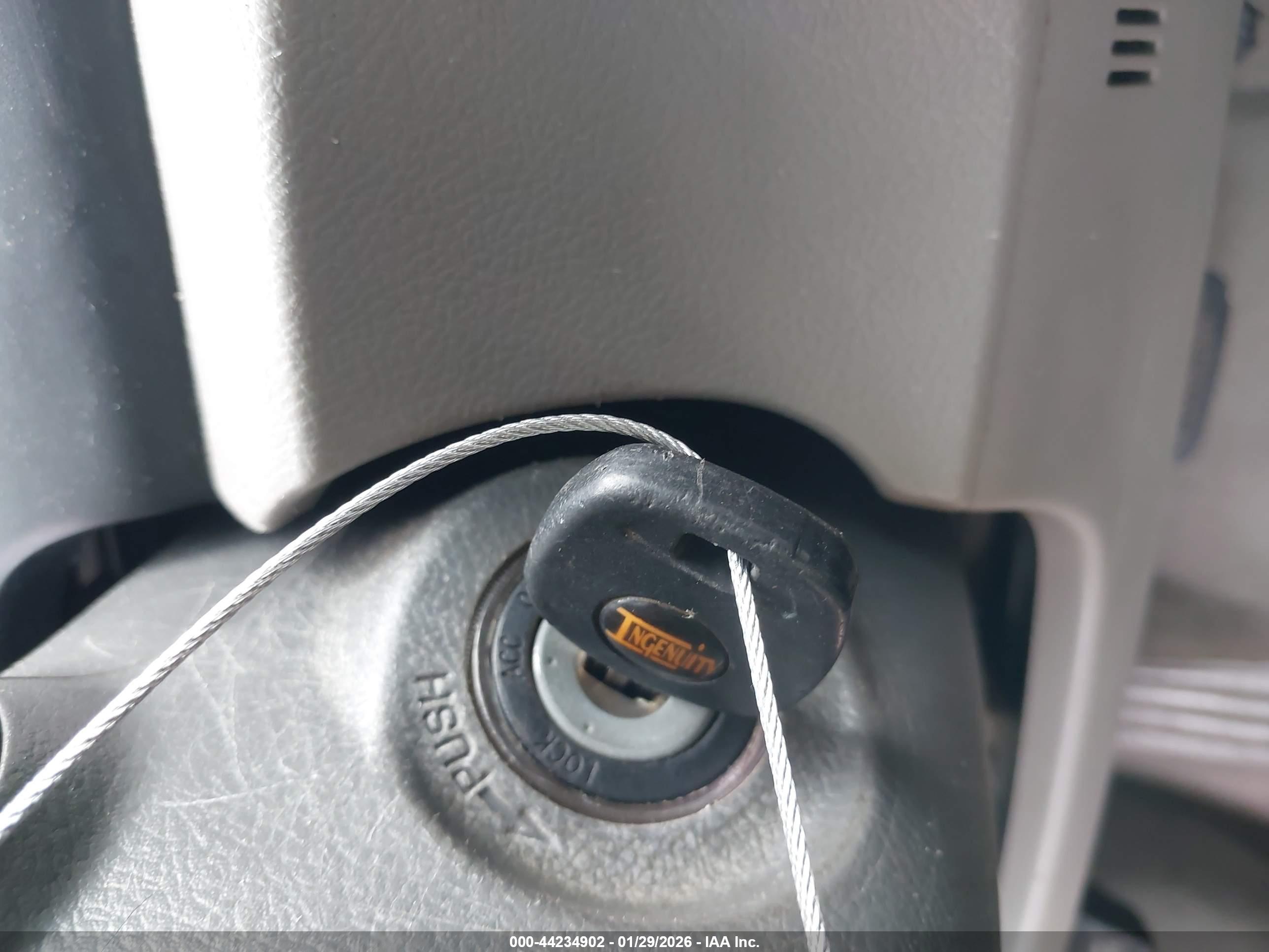 TOYOTA CAMRY image 11
