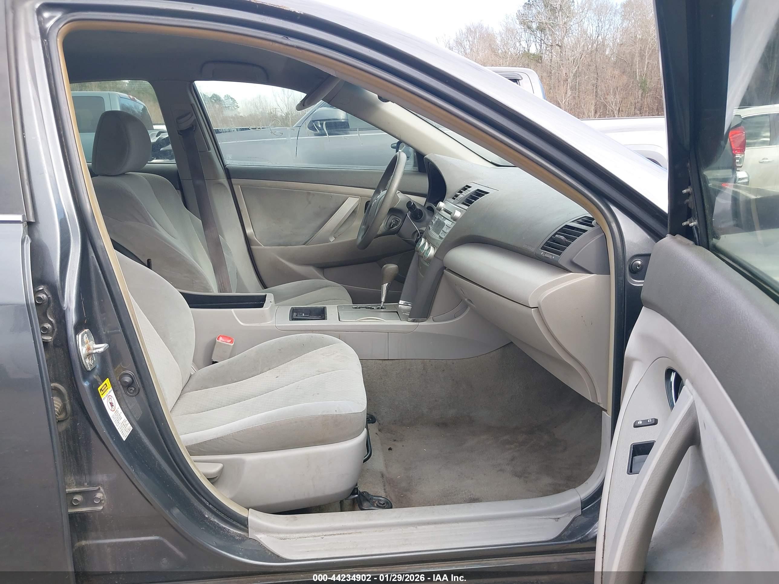 TOYOTA CAMRY image 5