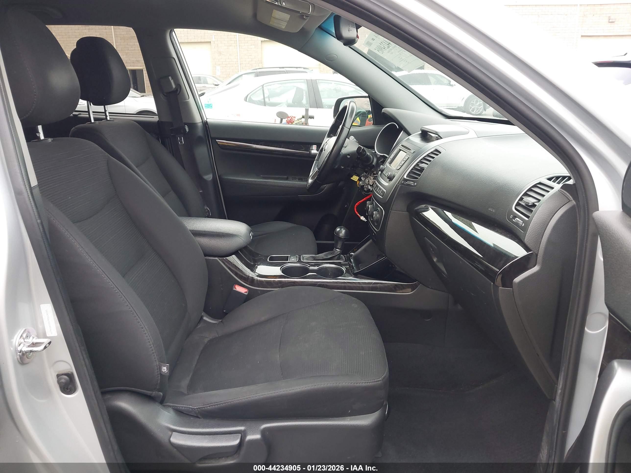 KIA SORENTO image 5