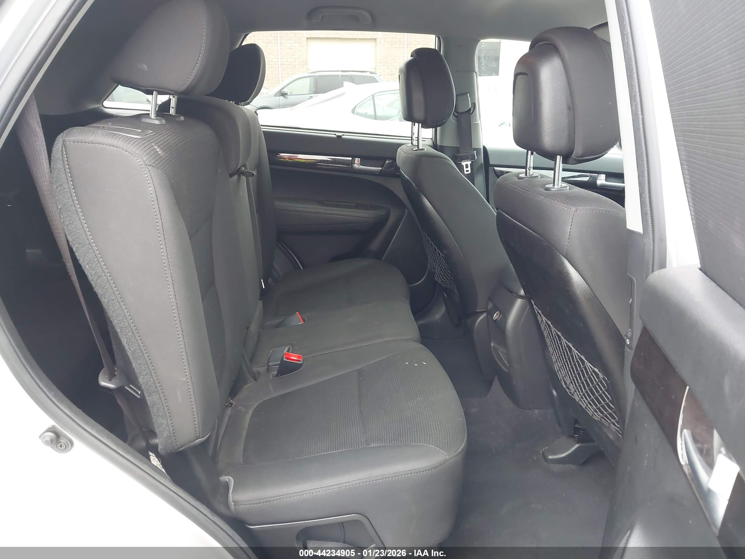 KIA SORENTO image 8