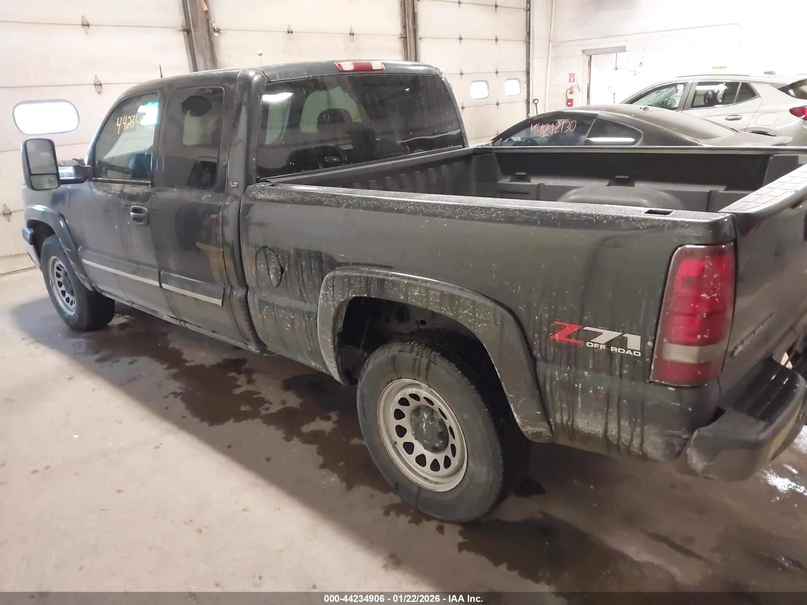 CHEVROLET SILVERADO image 3