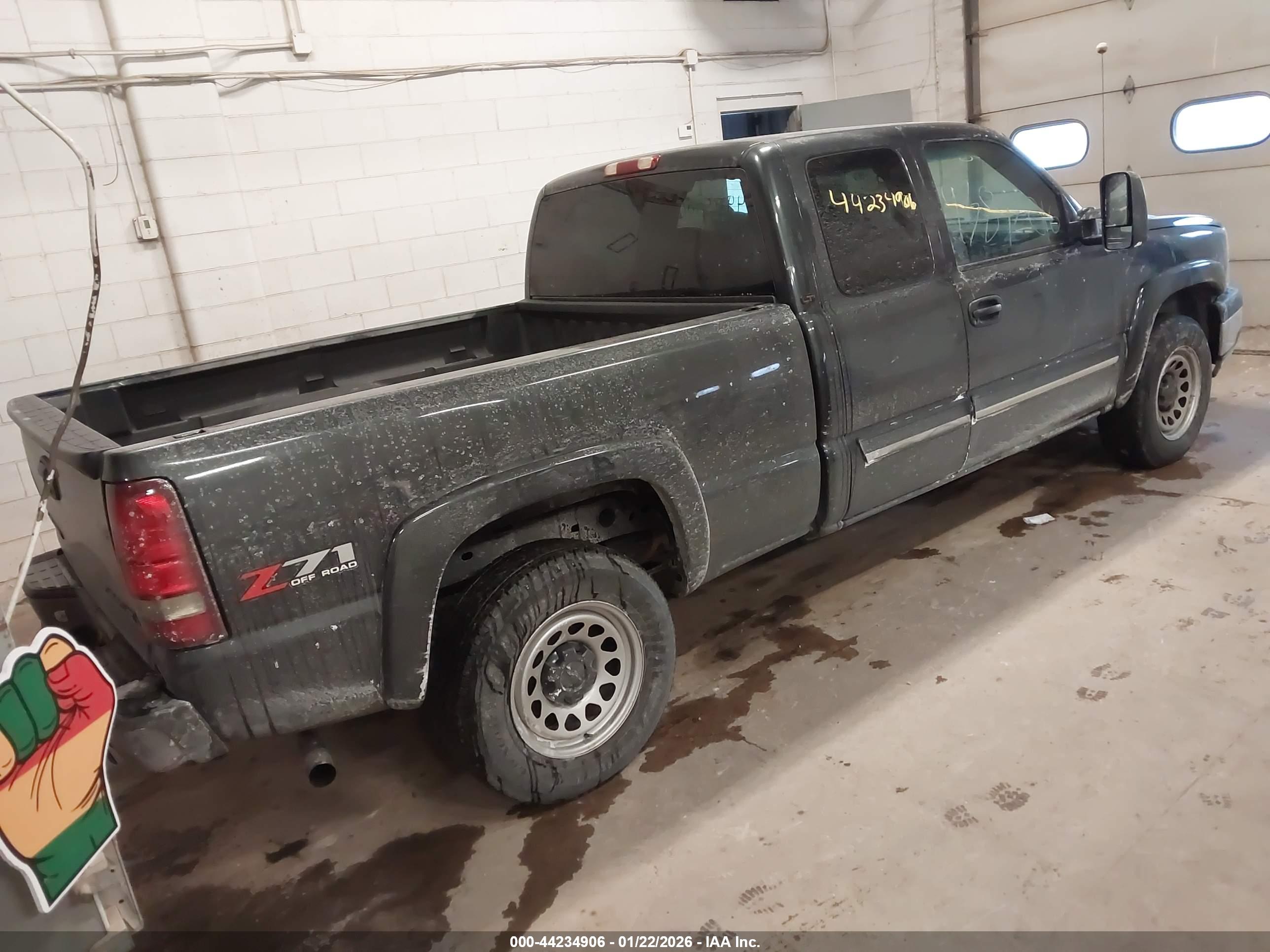 CHEVROLET SILVERADO image 4