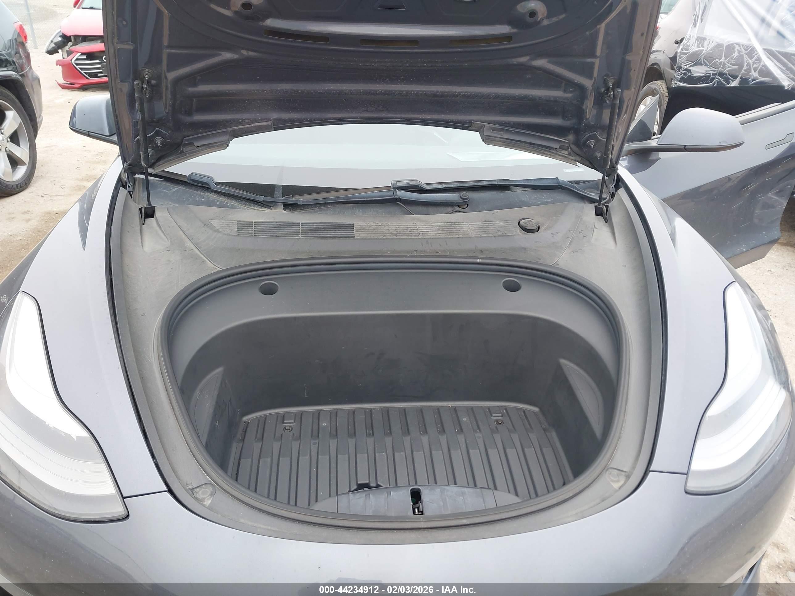 TESLA MODEL image 10