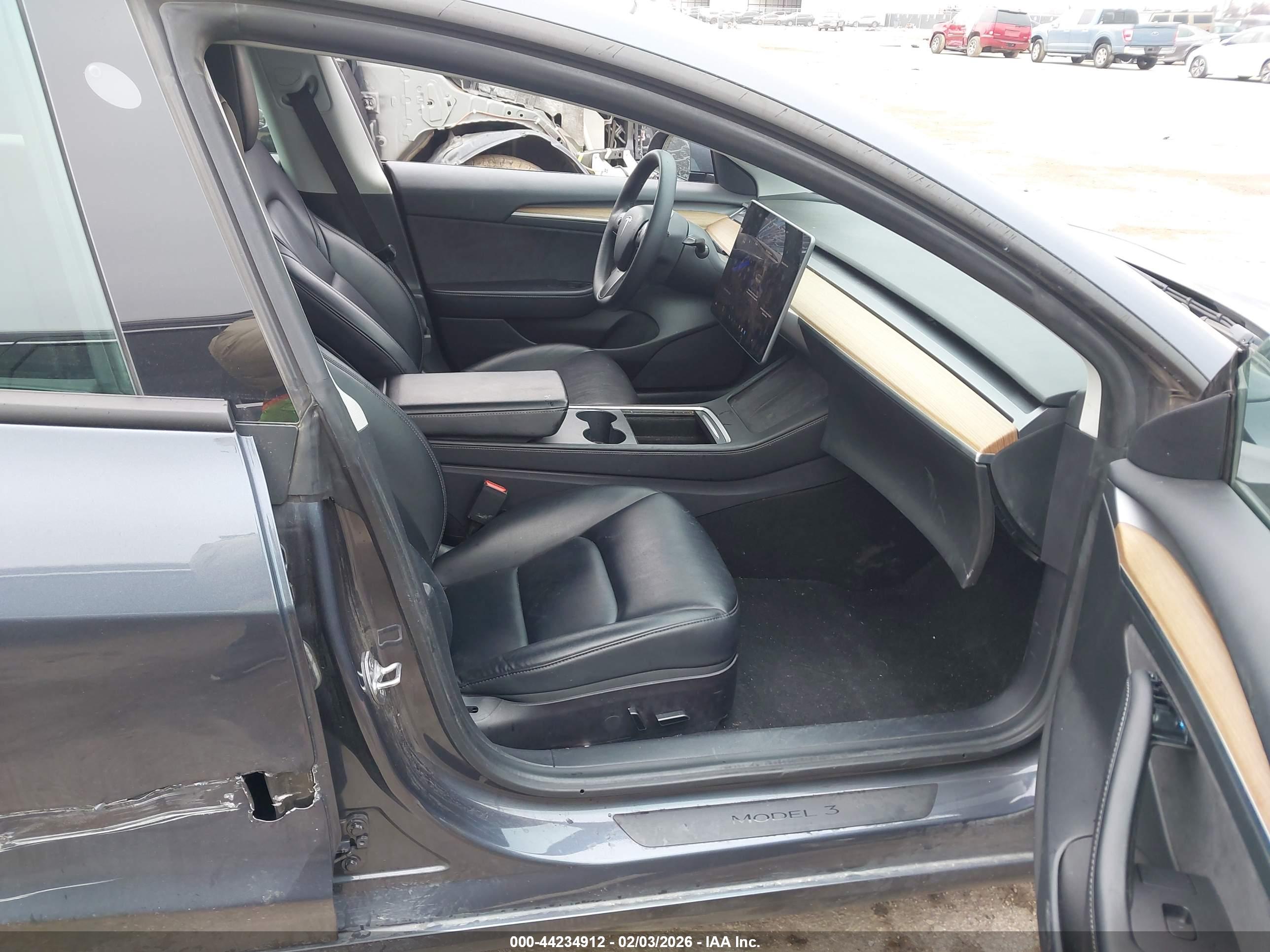 TESLA MODEL image 5