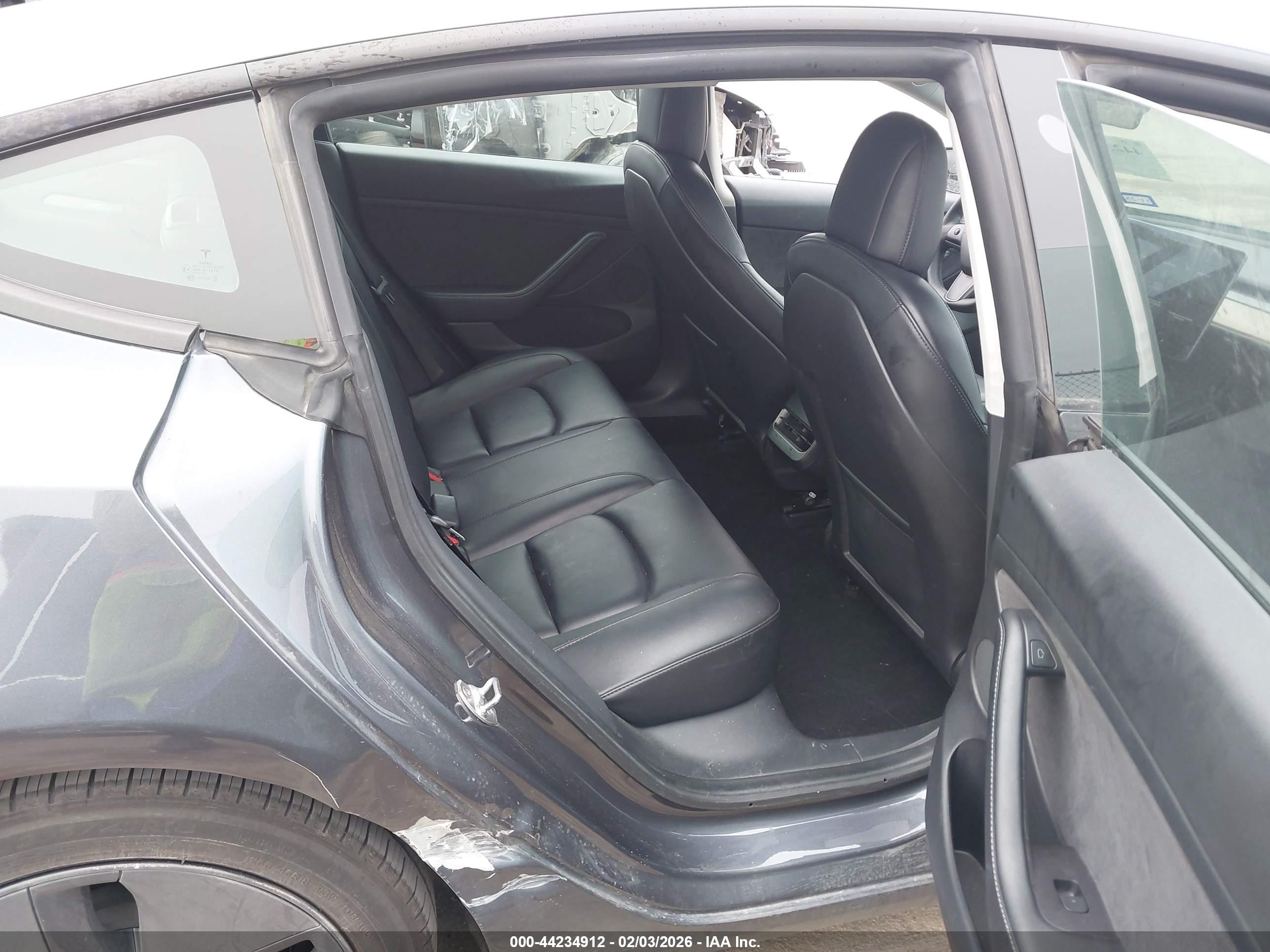 TESLA MODEL image 8
