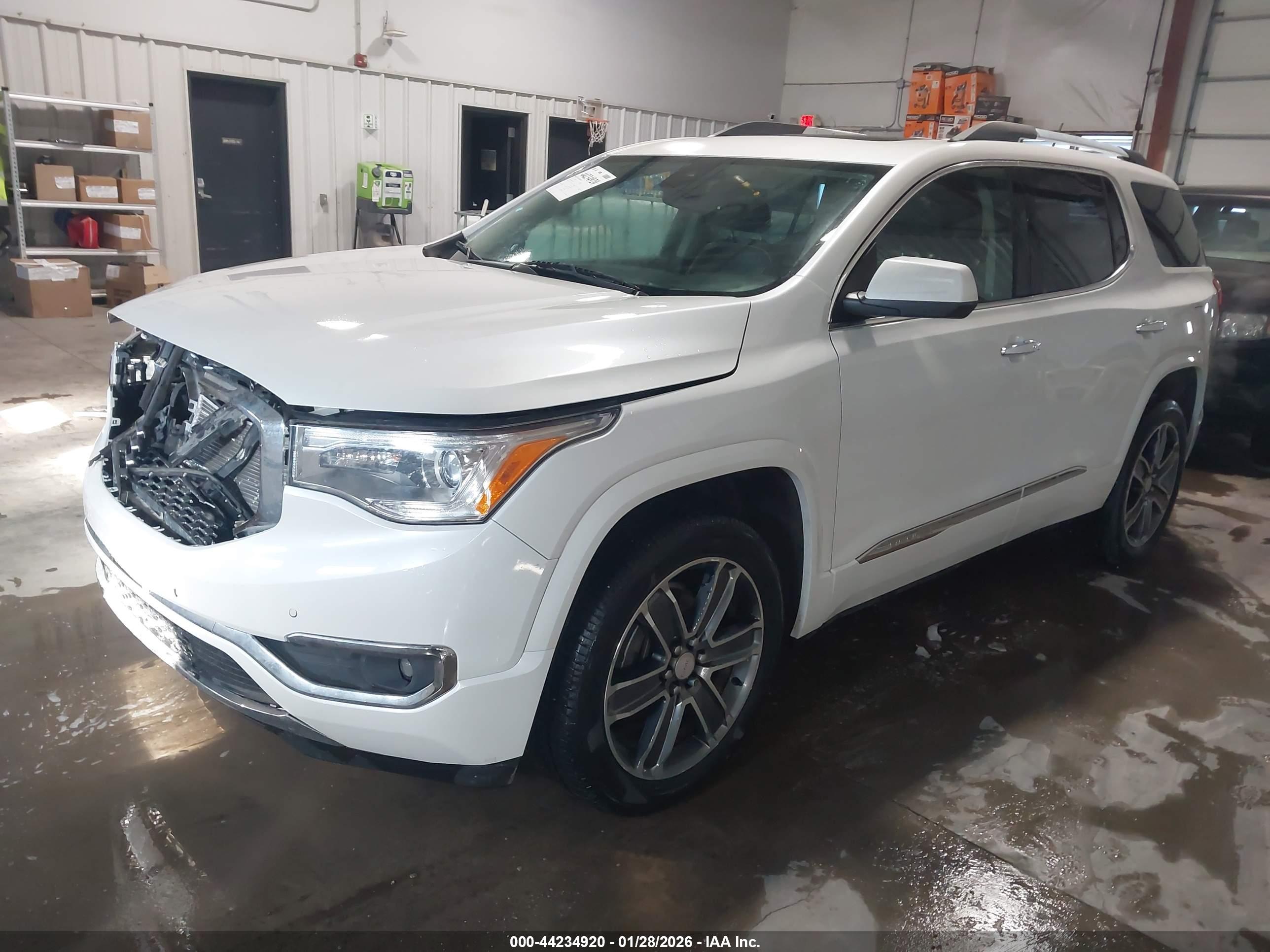 GMC ACADIA image 2