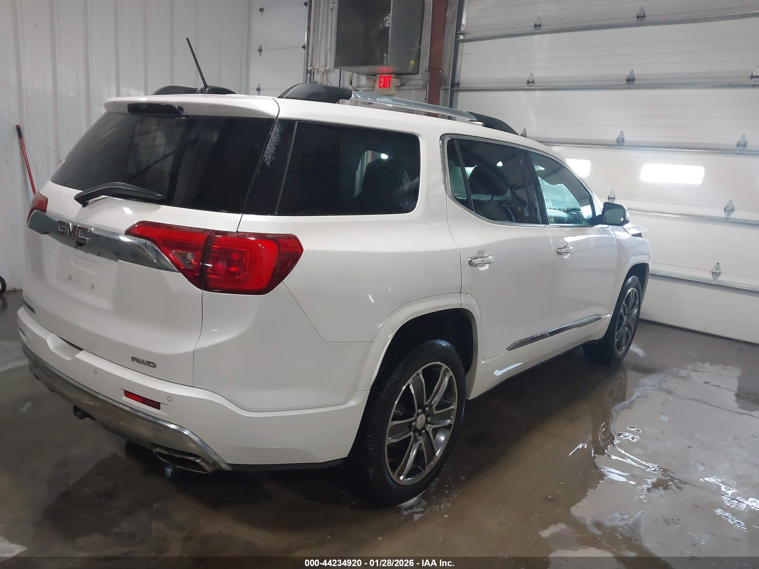 GMC ACADIA image 4