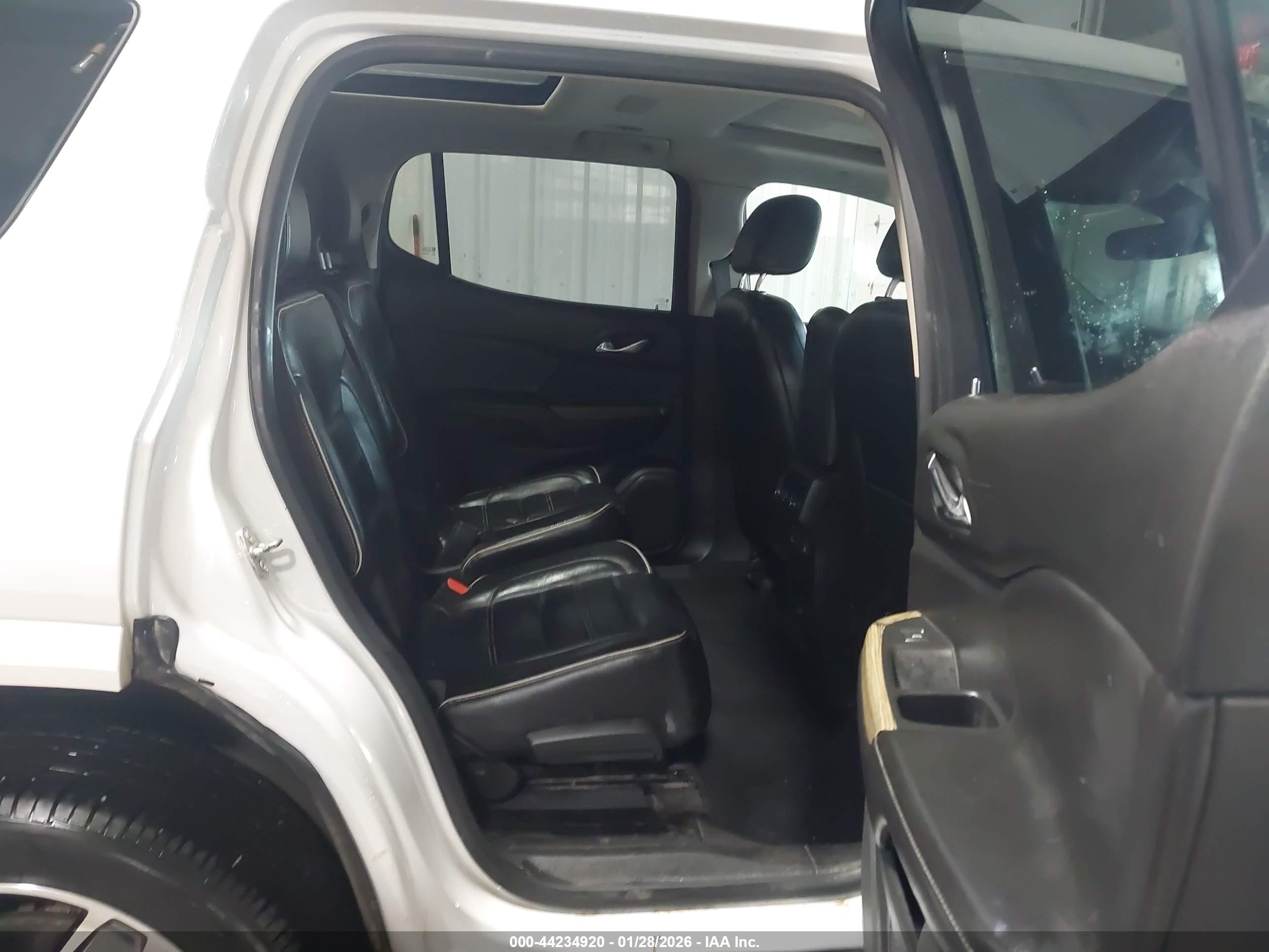 GMC ACADIA image 8