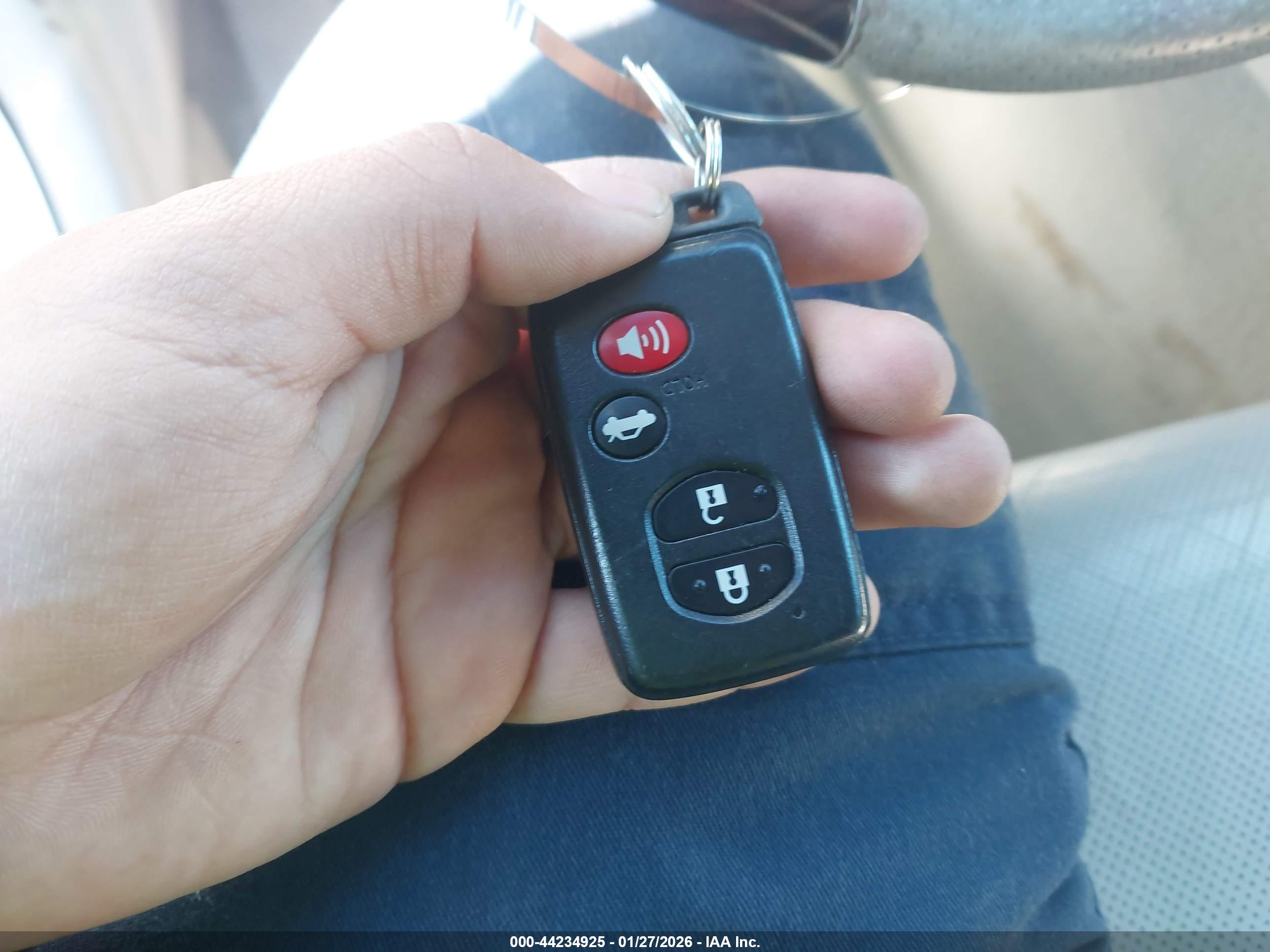TOYOTA AVALON image 11