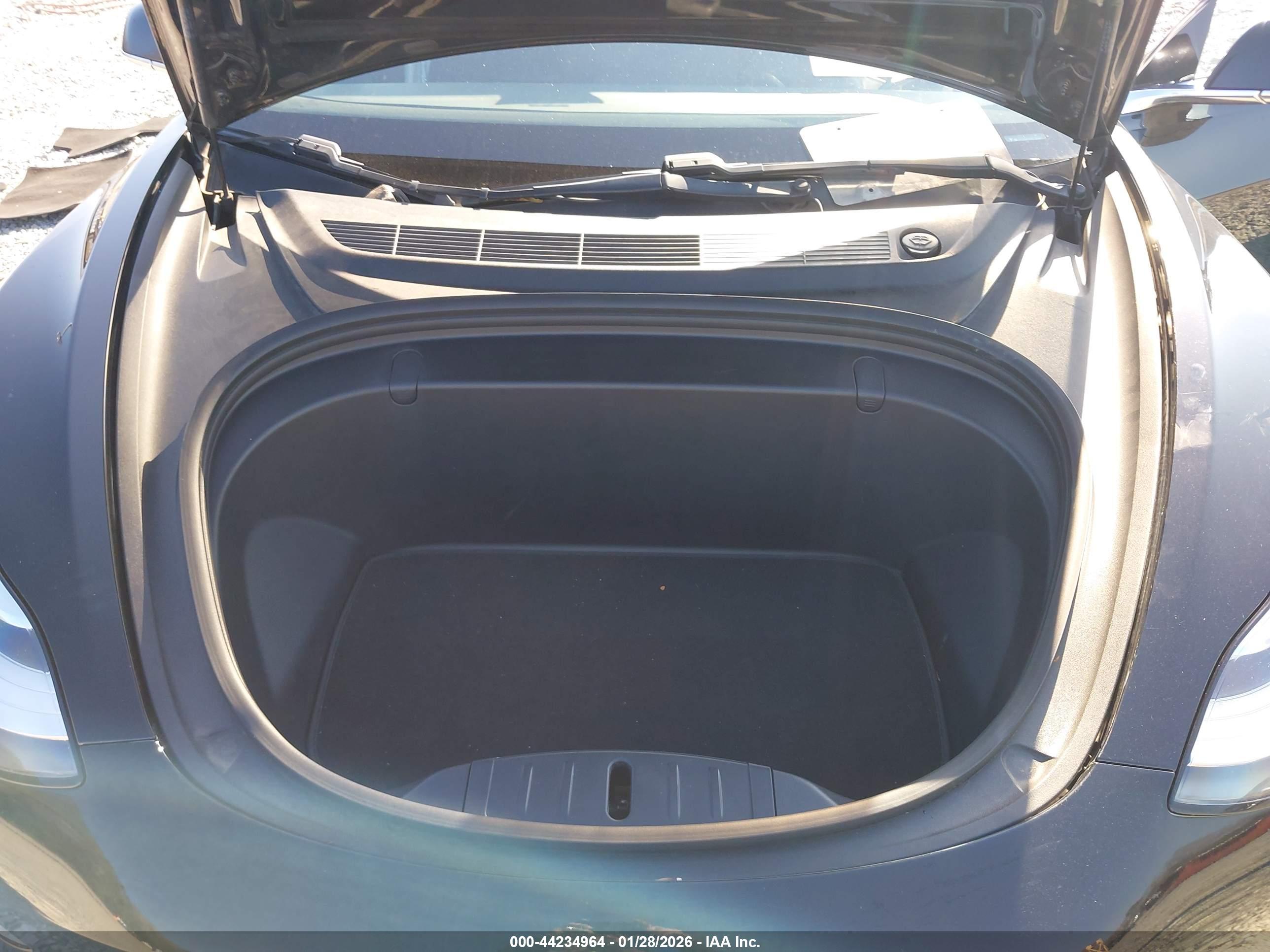 TESLA MODEL image 10