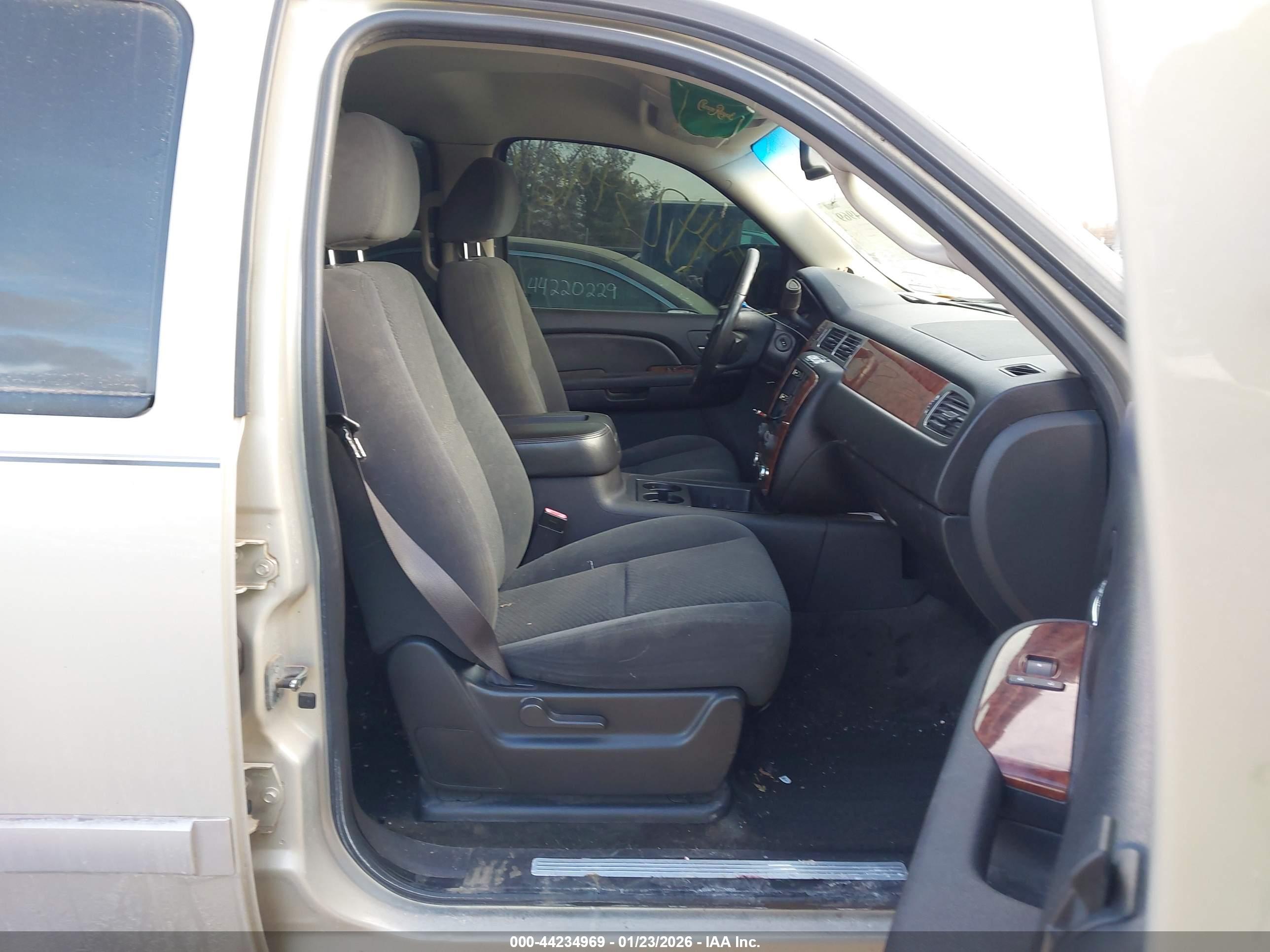 CHEVROLET AVALANCHE image 5