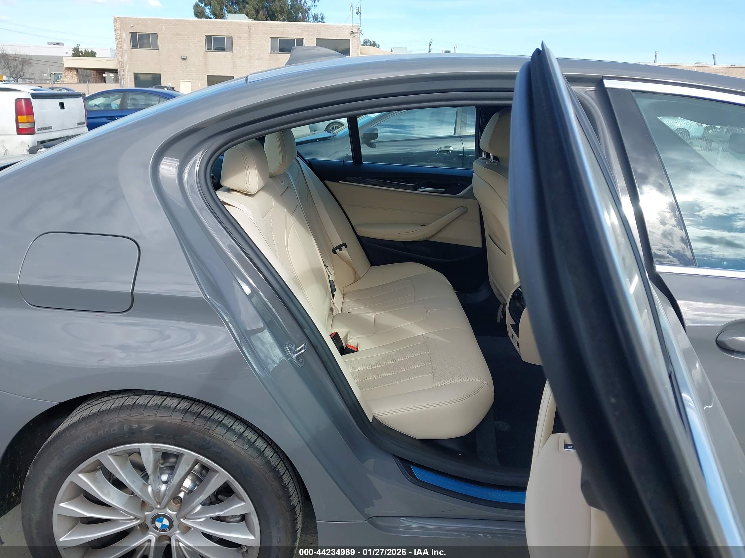 BMW 530I image 8