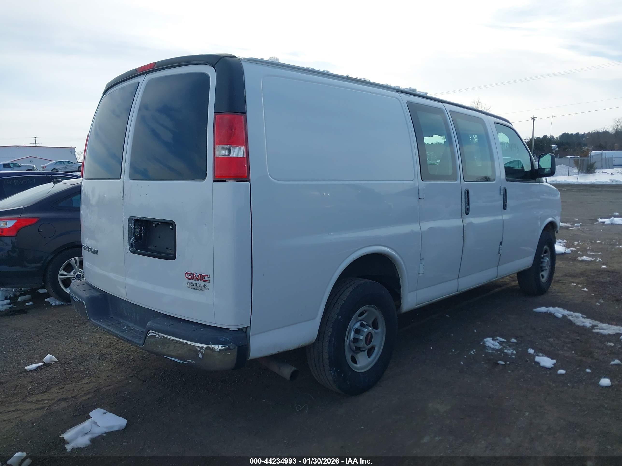 GMC SAVANA image 4