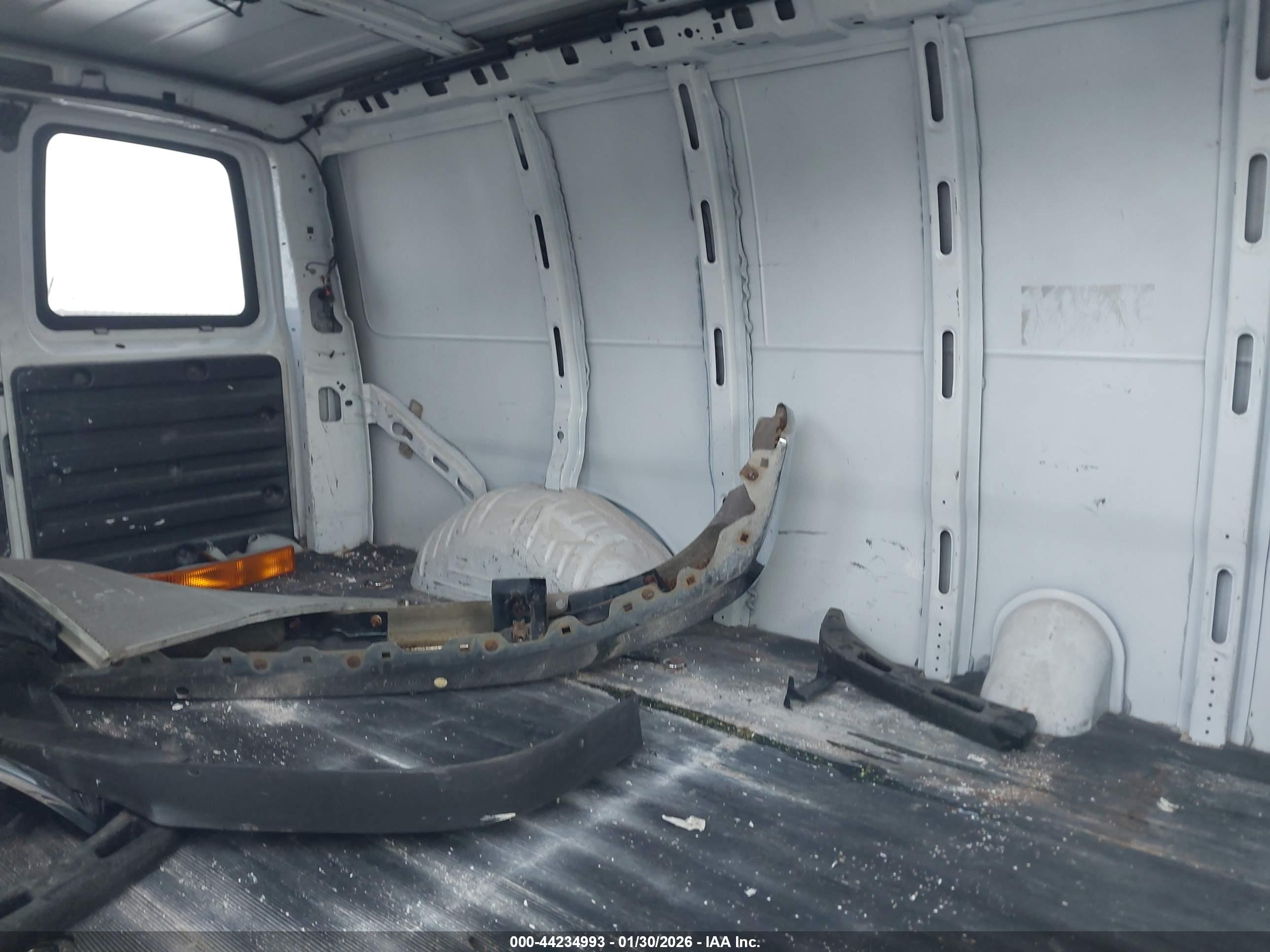GMC SAVANA image 8