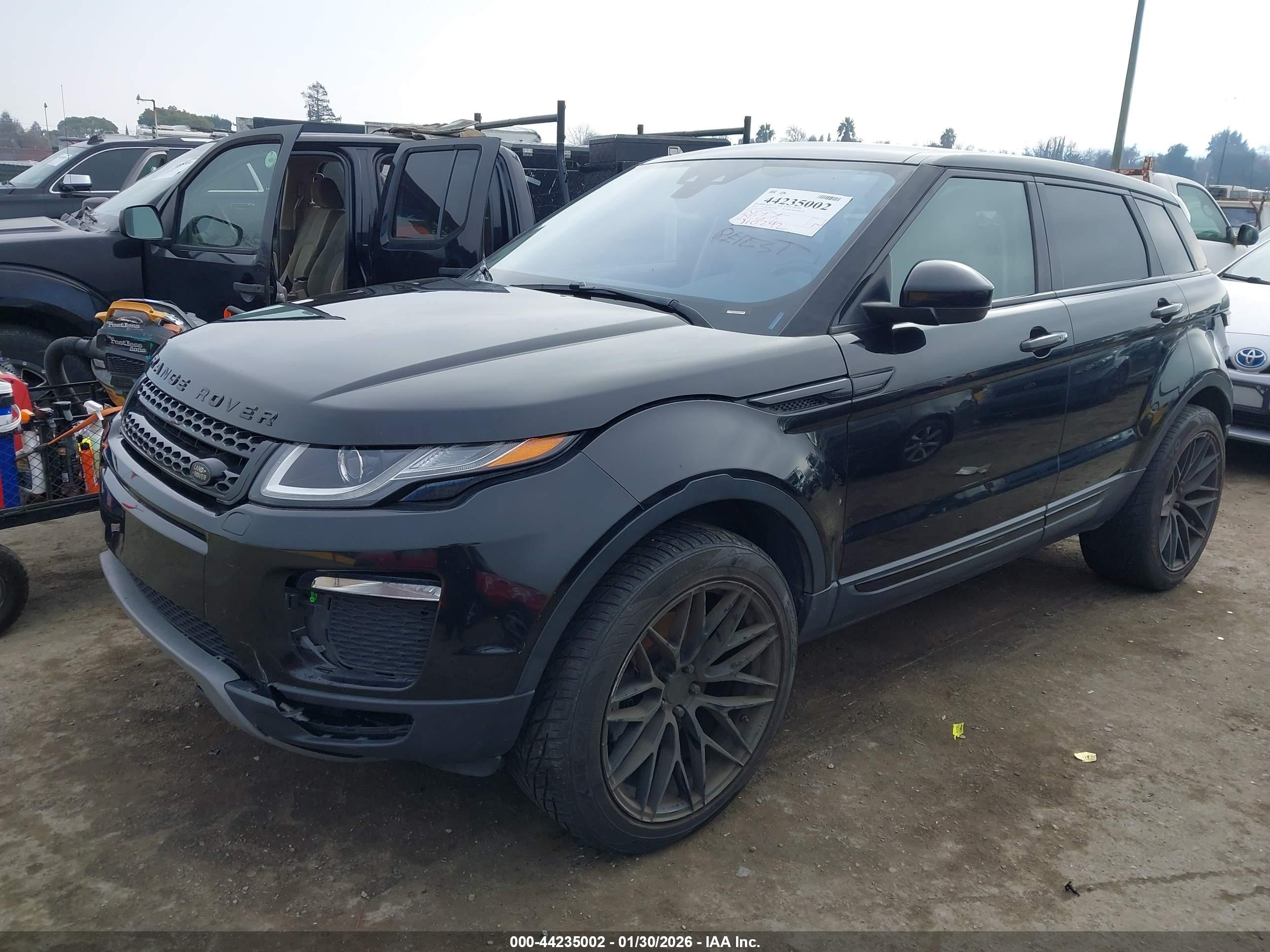 LAND ROVER image 2