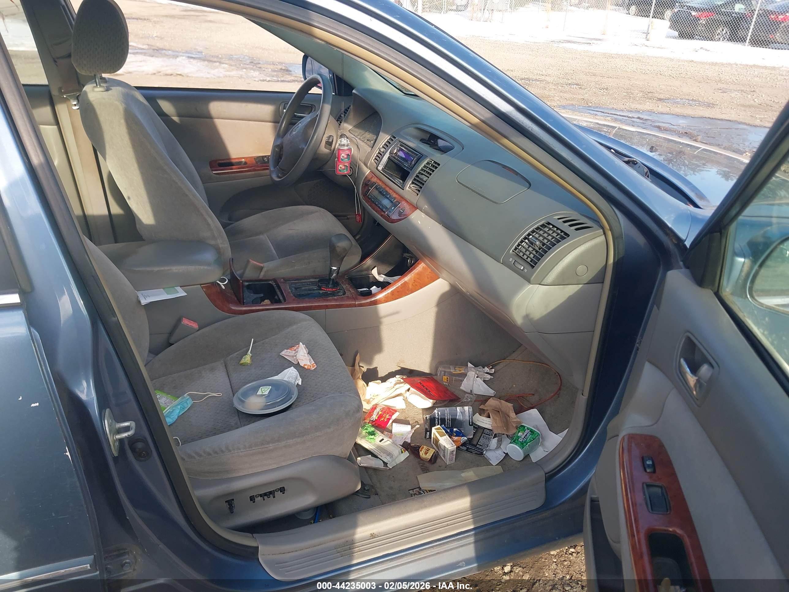 TOYOTA CAMRY image 5