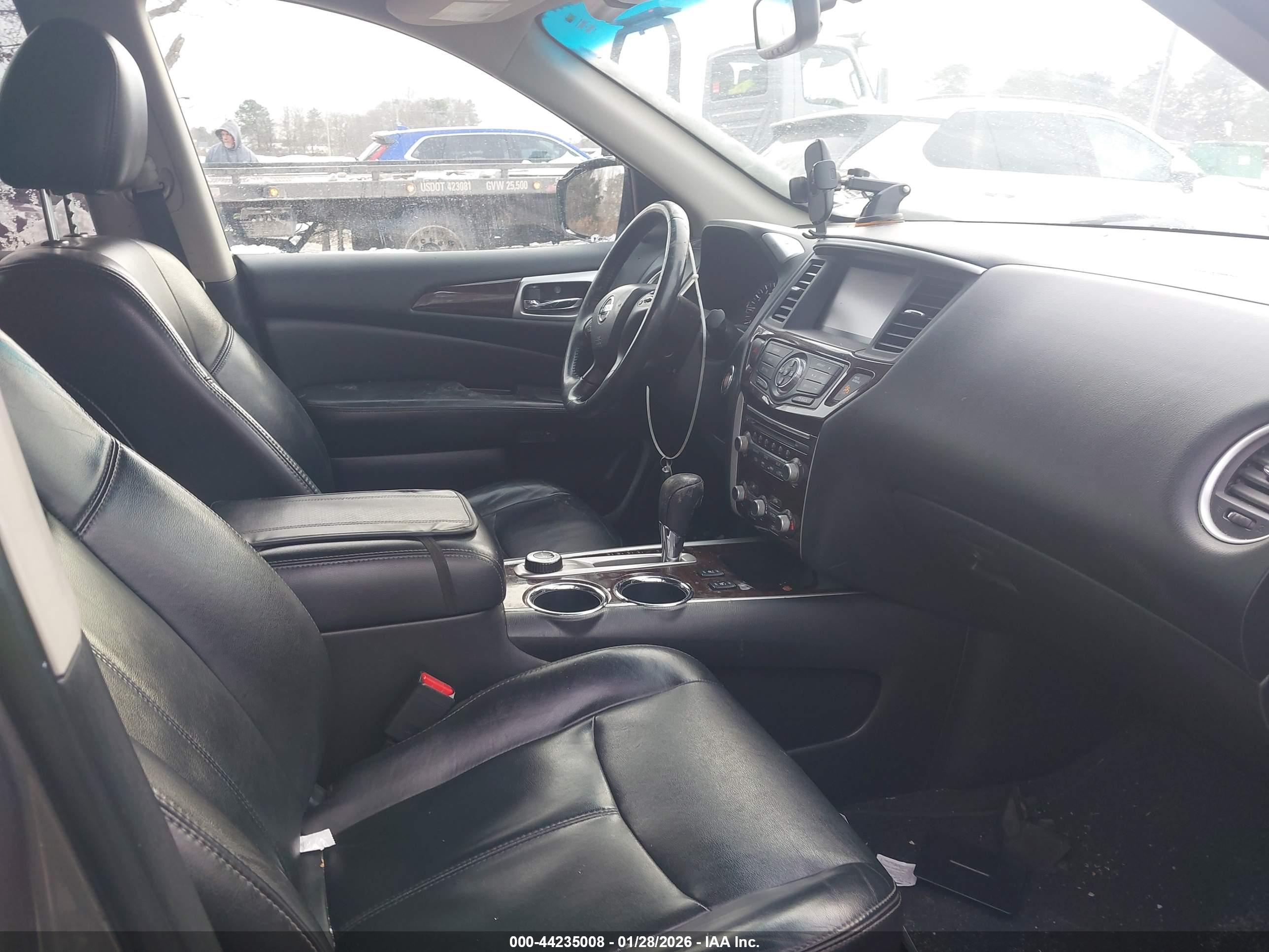 NISSAN PATHFINDER image 5