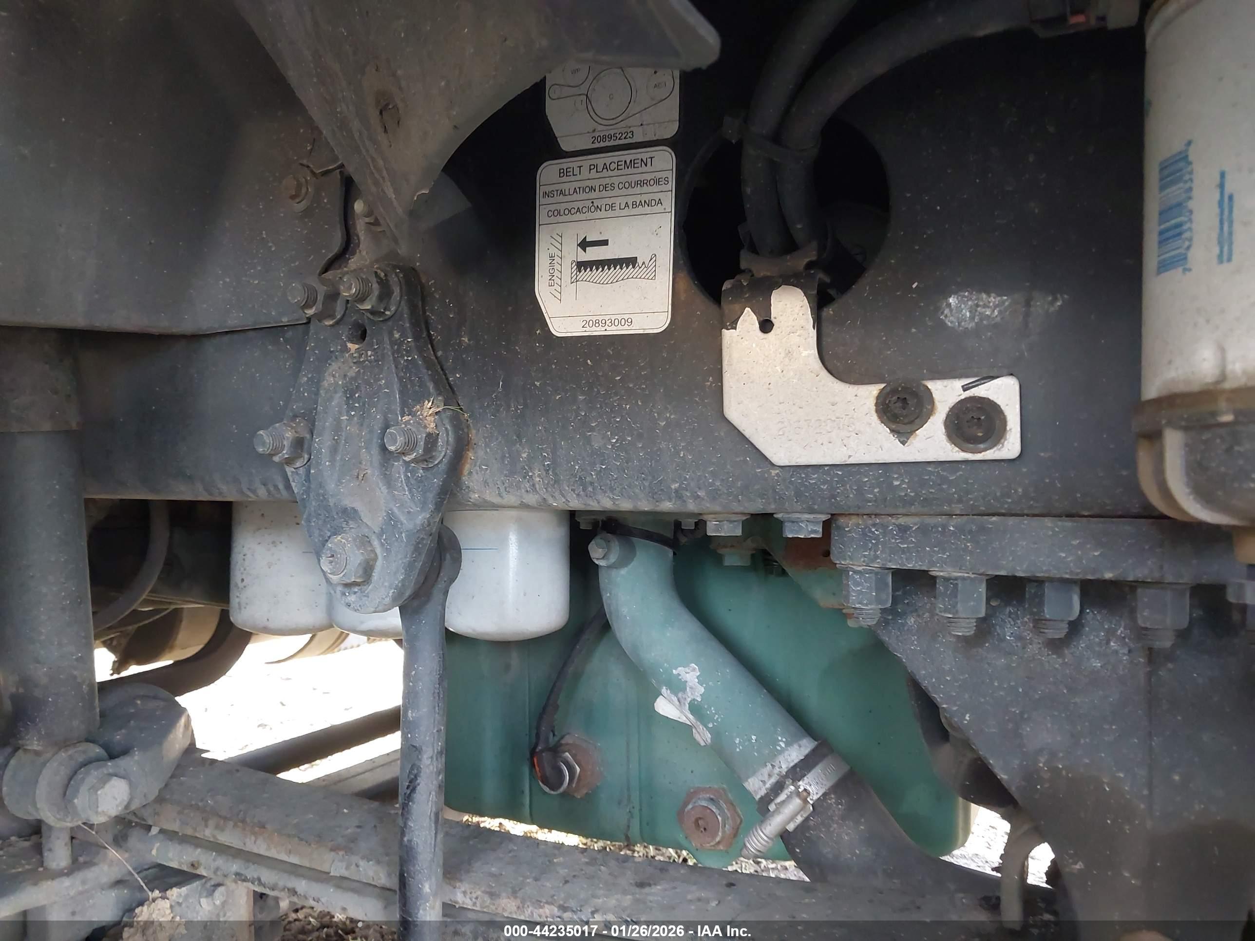 VOLVO VNL image 10