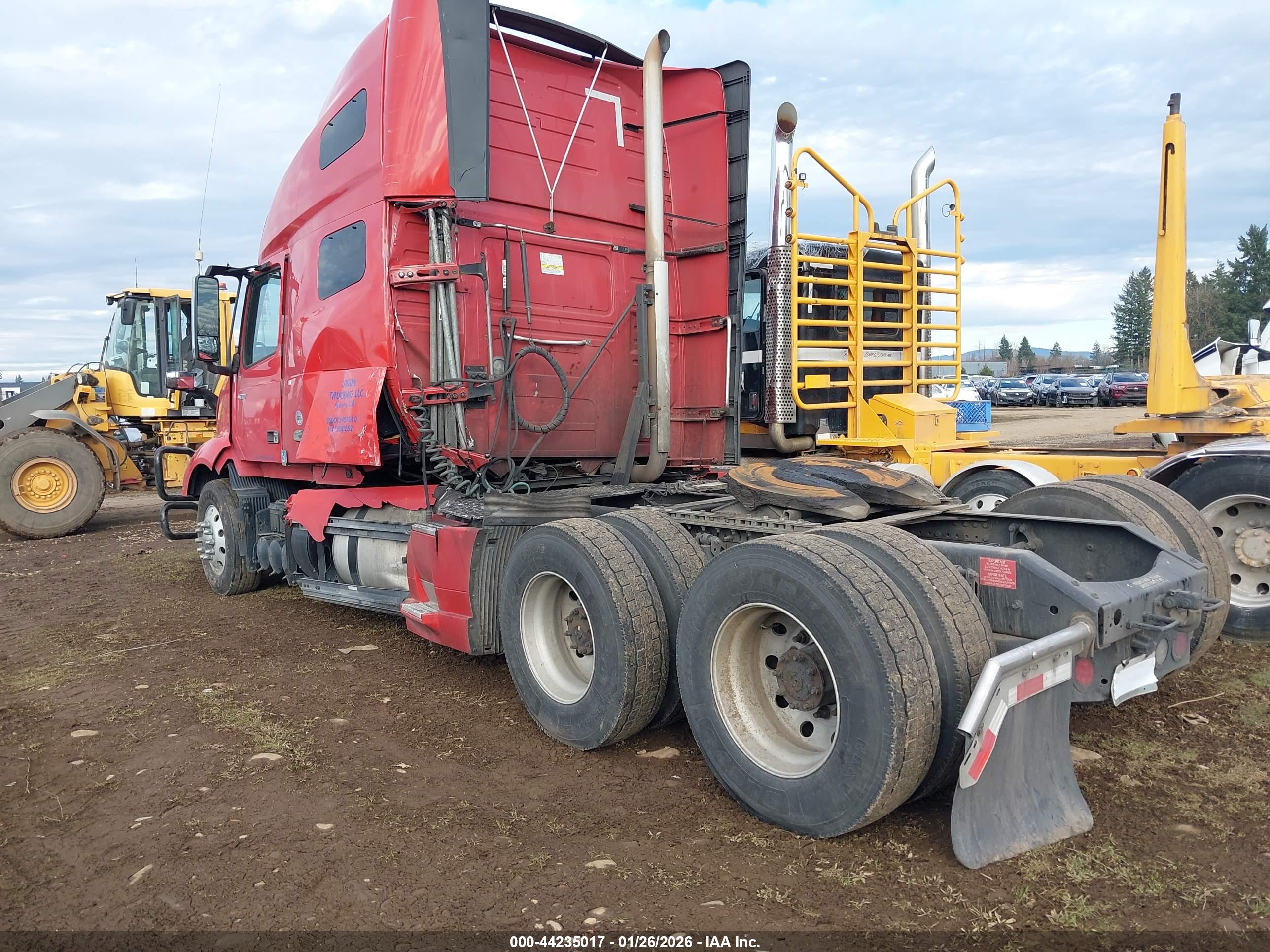 VOLVO VNL image 3