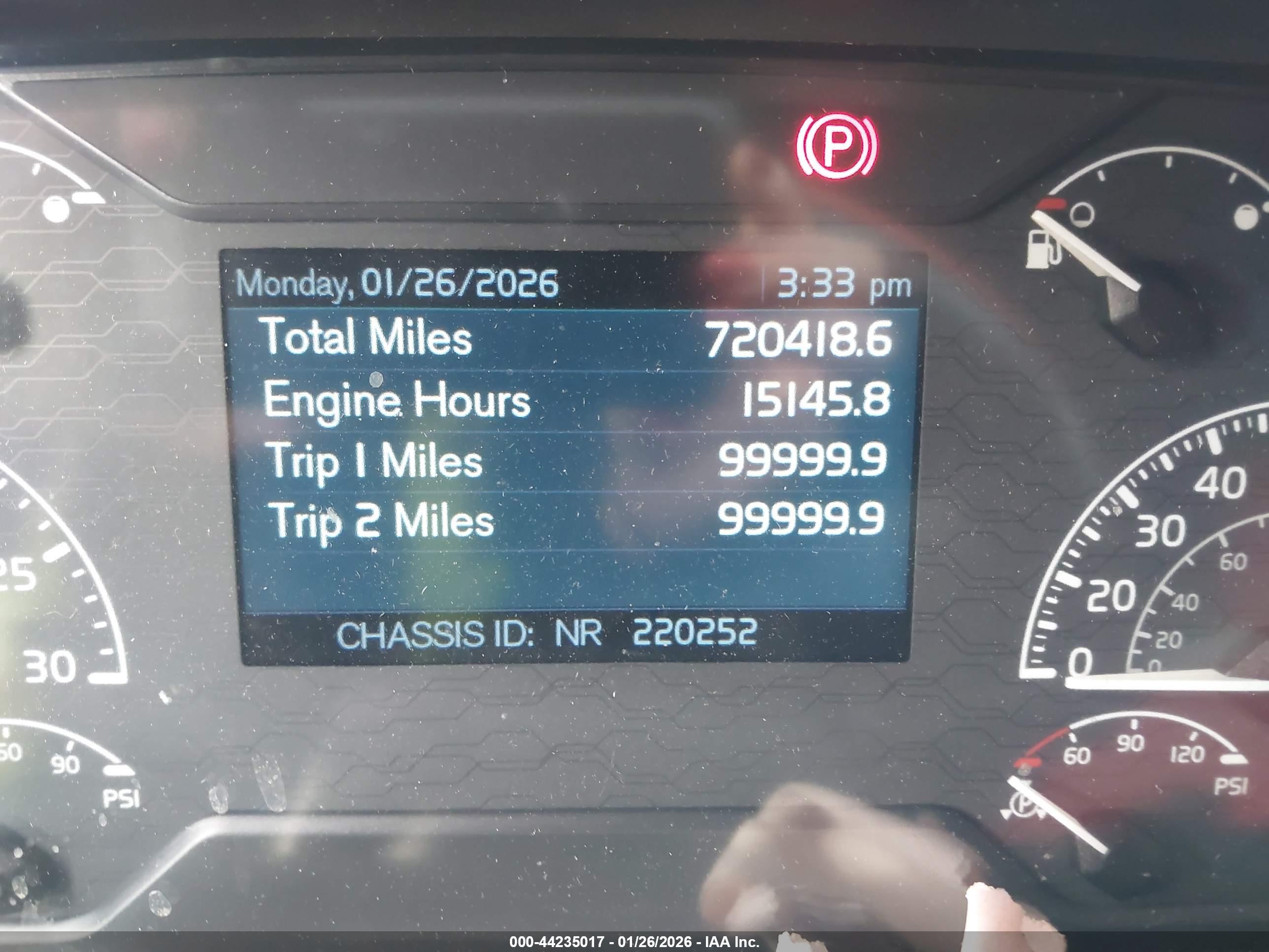 VOLVO VNL image 6