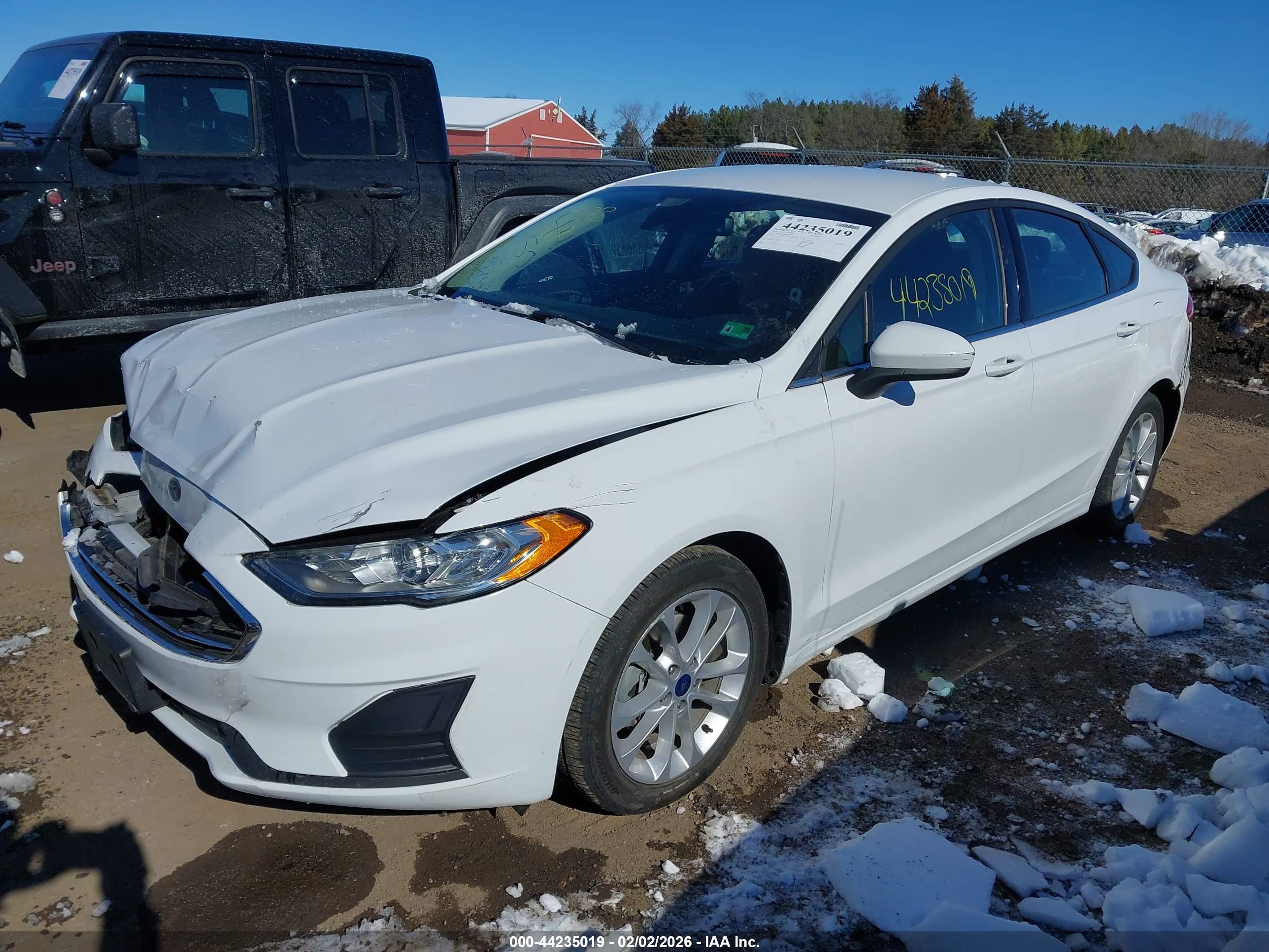 FORD FUSION image 2