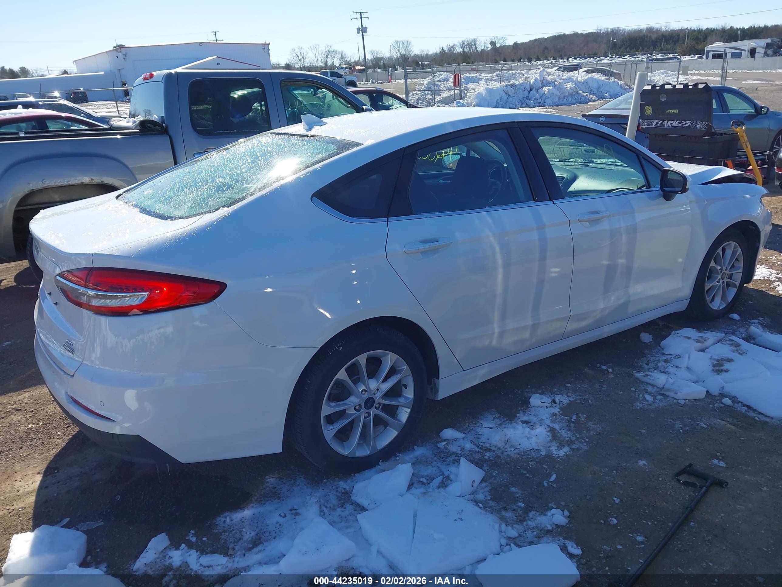 FORD FUSION image 4