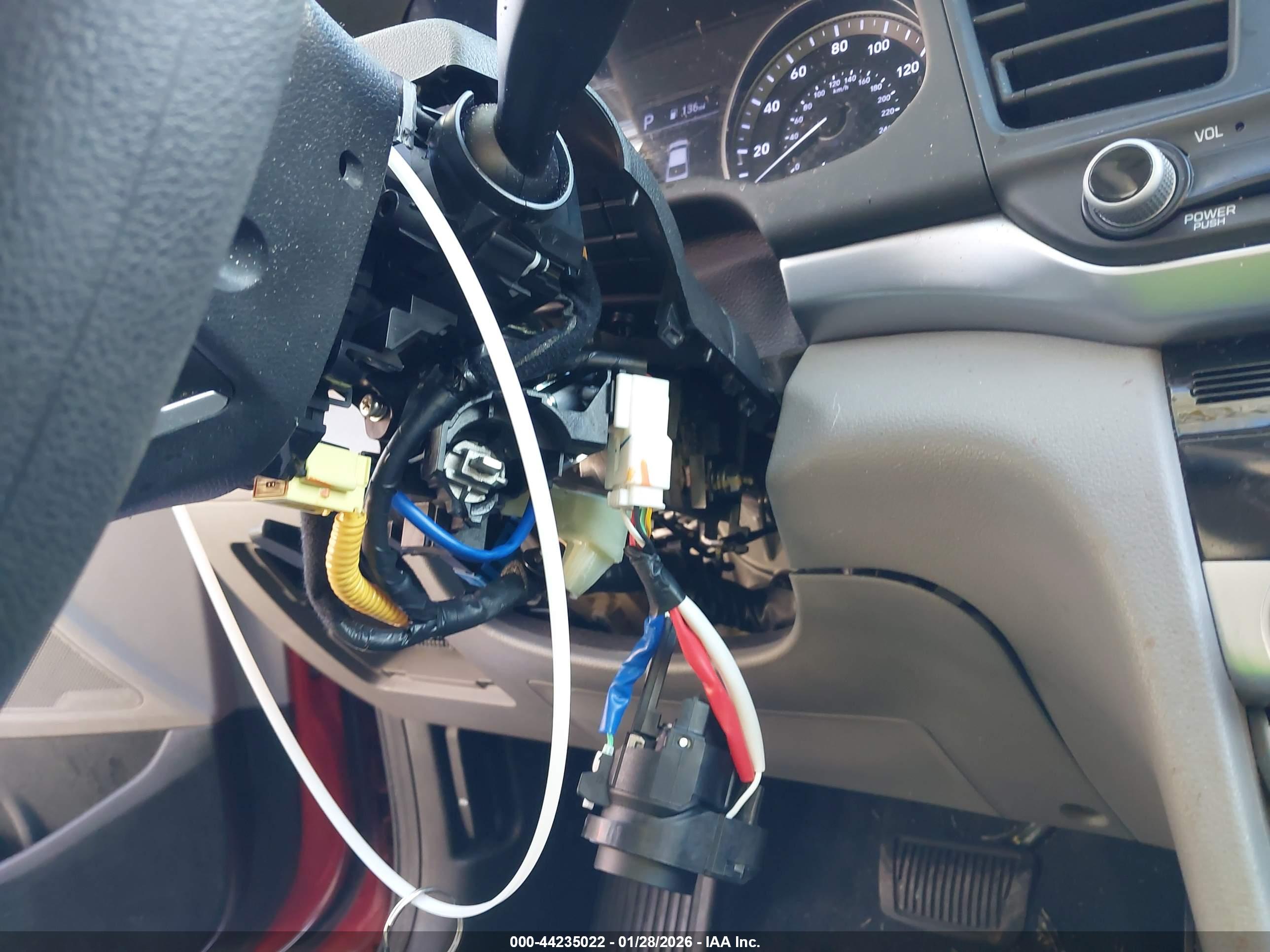 HYUNDAI ELANTRA image 6