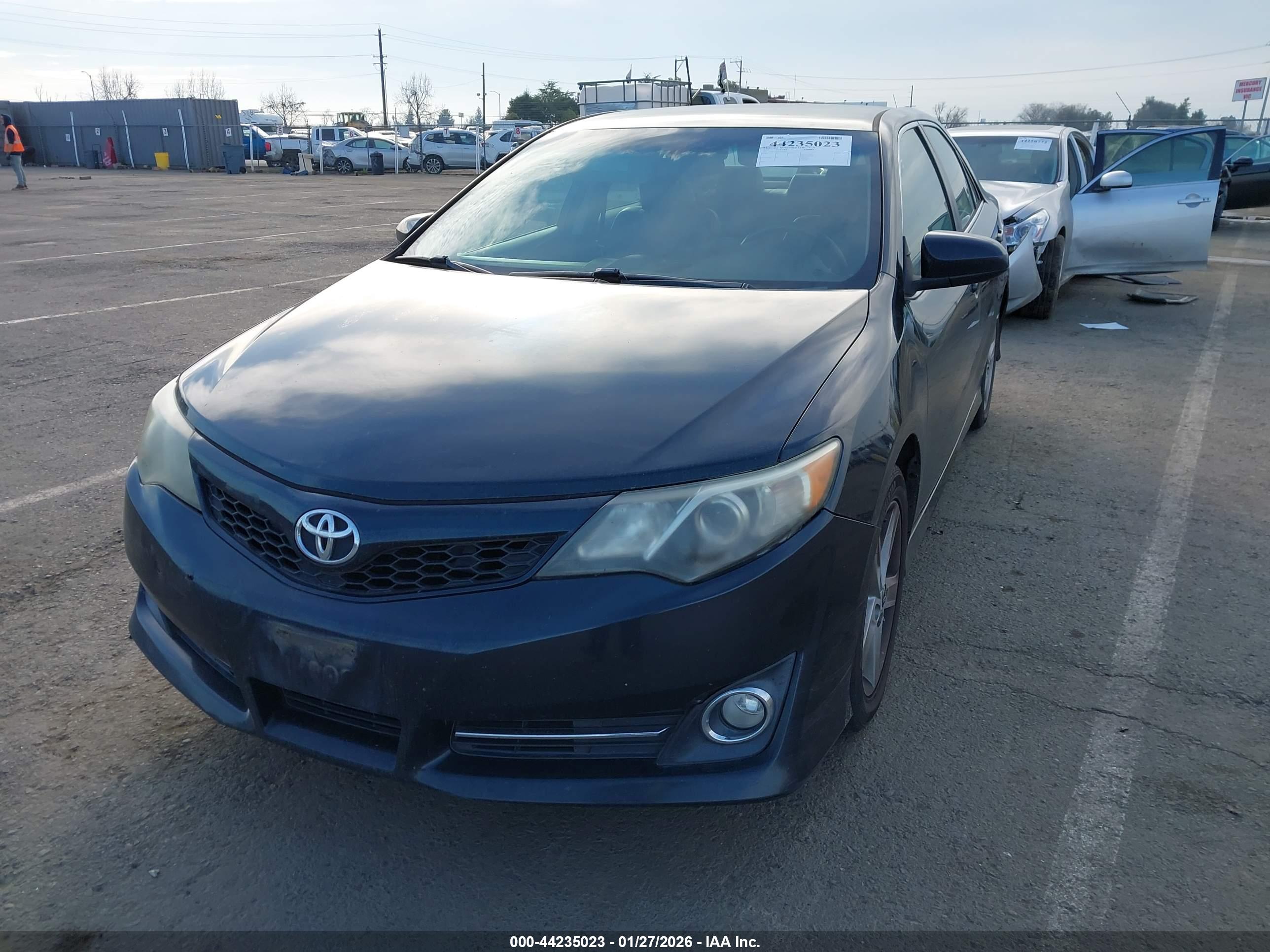TOYOTA CAMRY image 2
