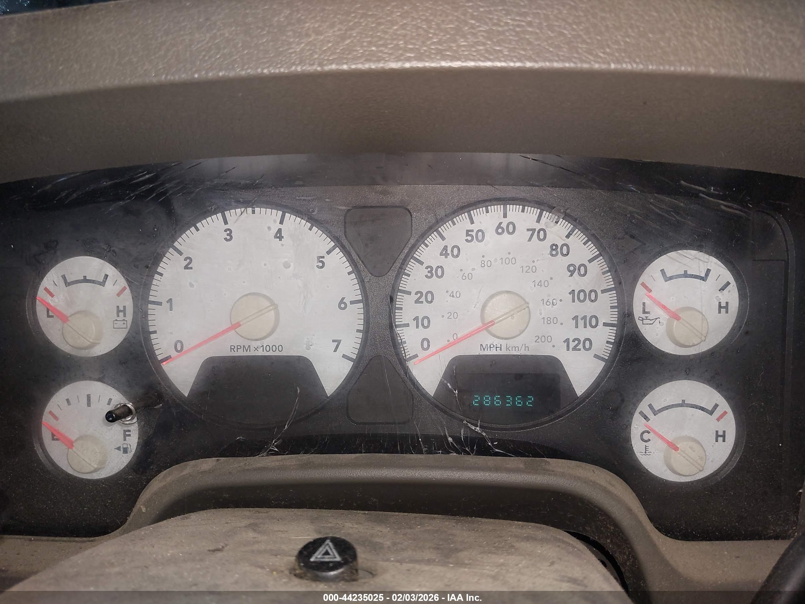 DODGE RAM image 7