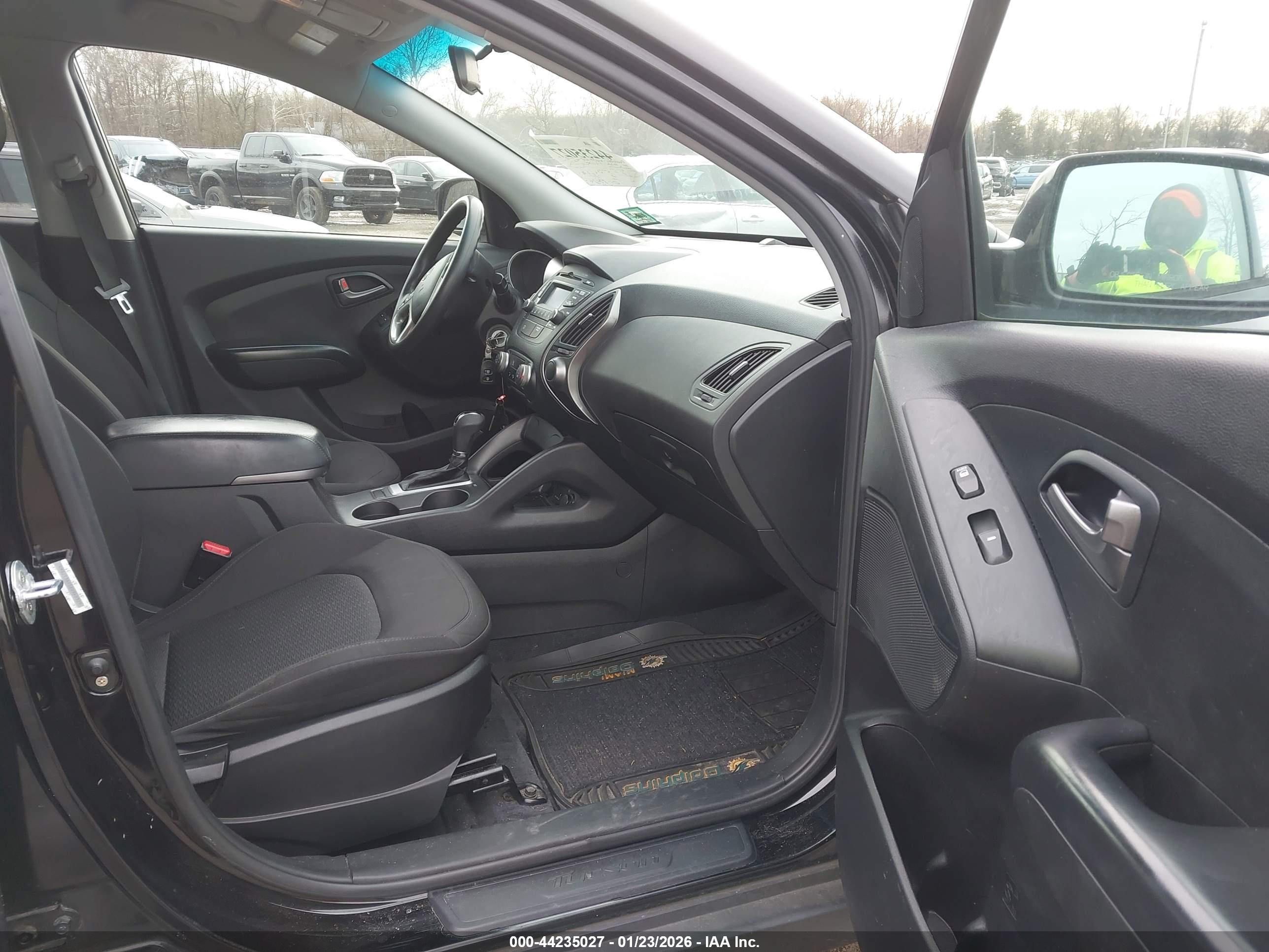 HYUNDAI TUCSON image 5