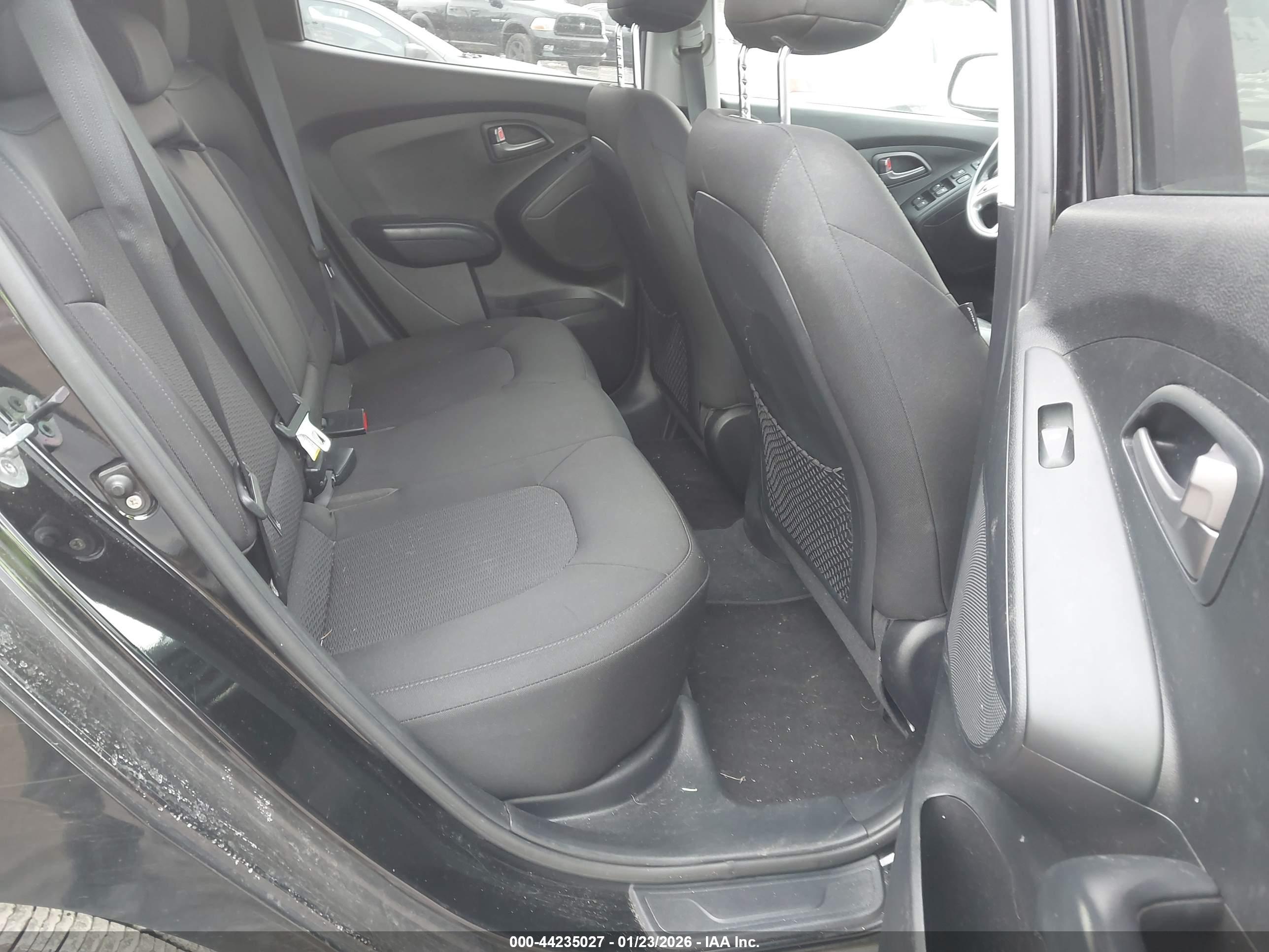 HYUNDAI TUCSON image 8