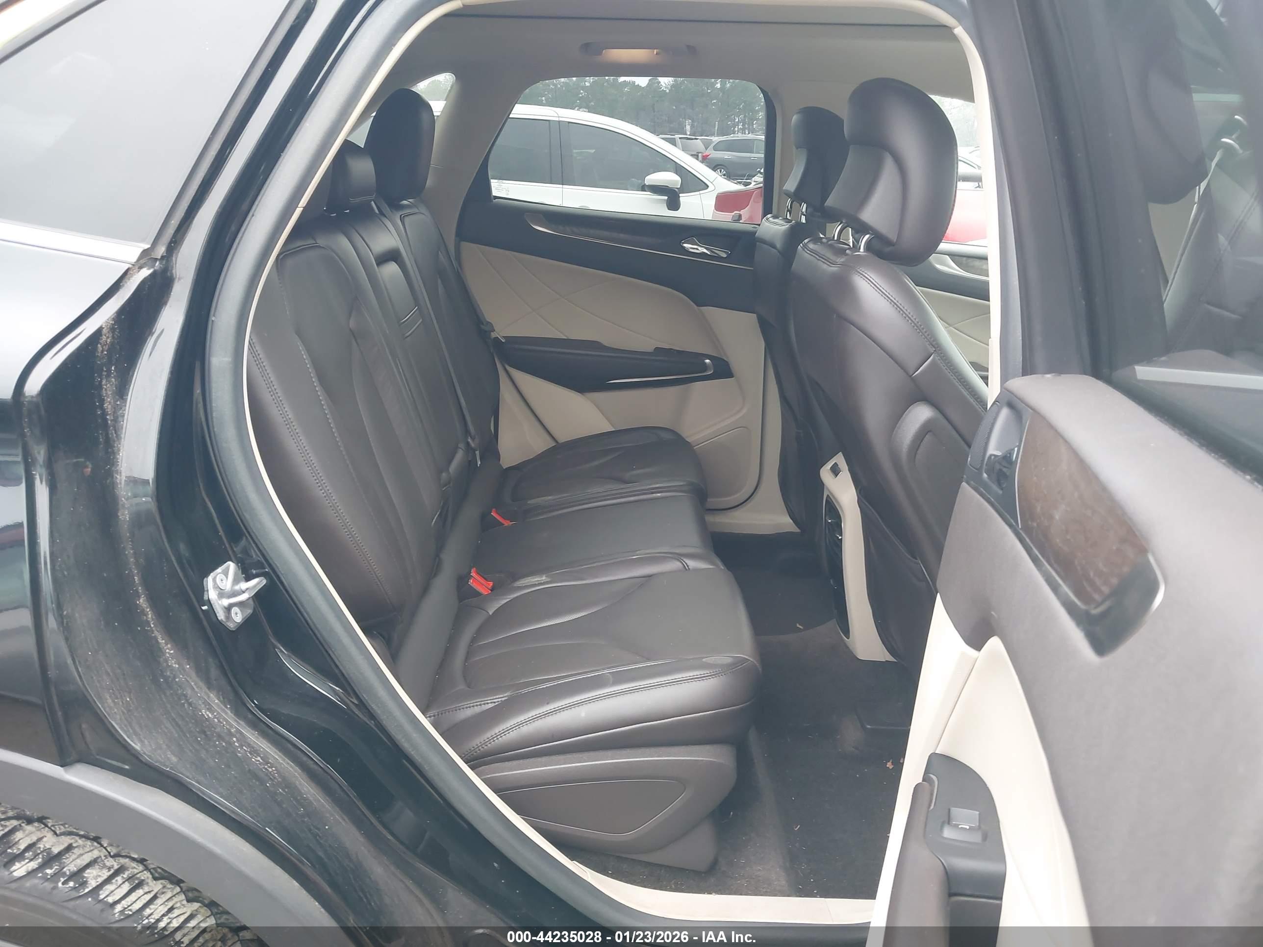 LINCOLN MKC image 8