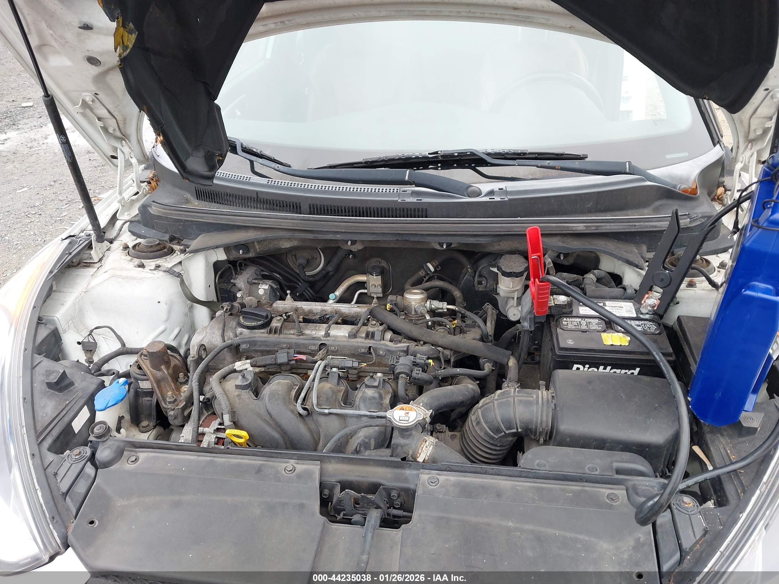 HYUNDAI VELOSTER image 10