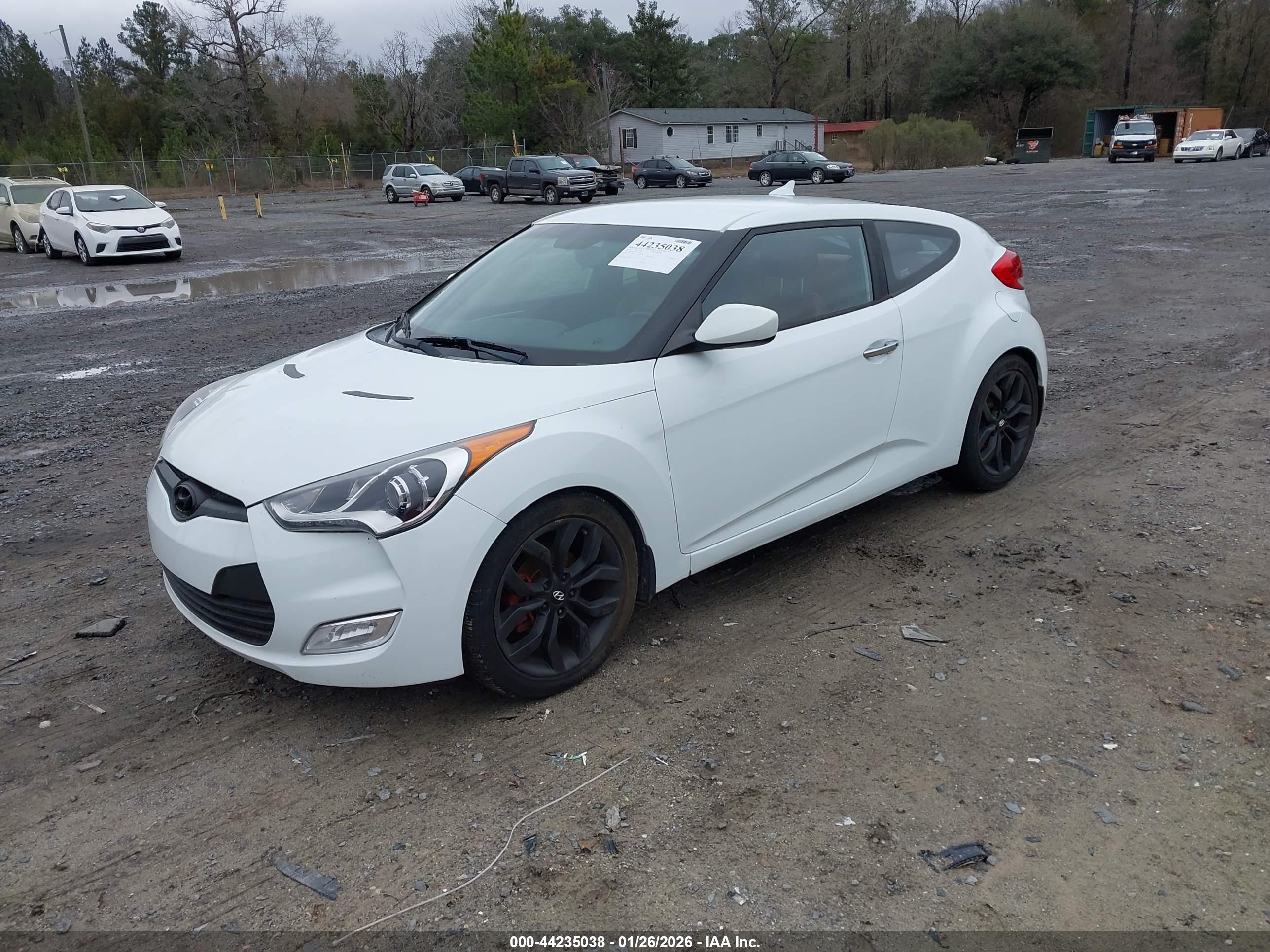 HYUNDAI VELOSTER image 2