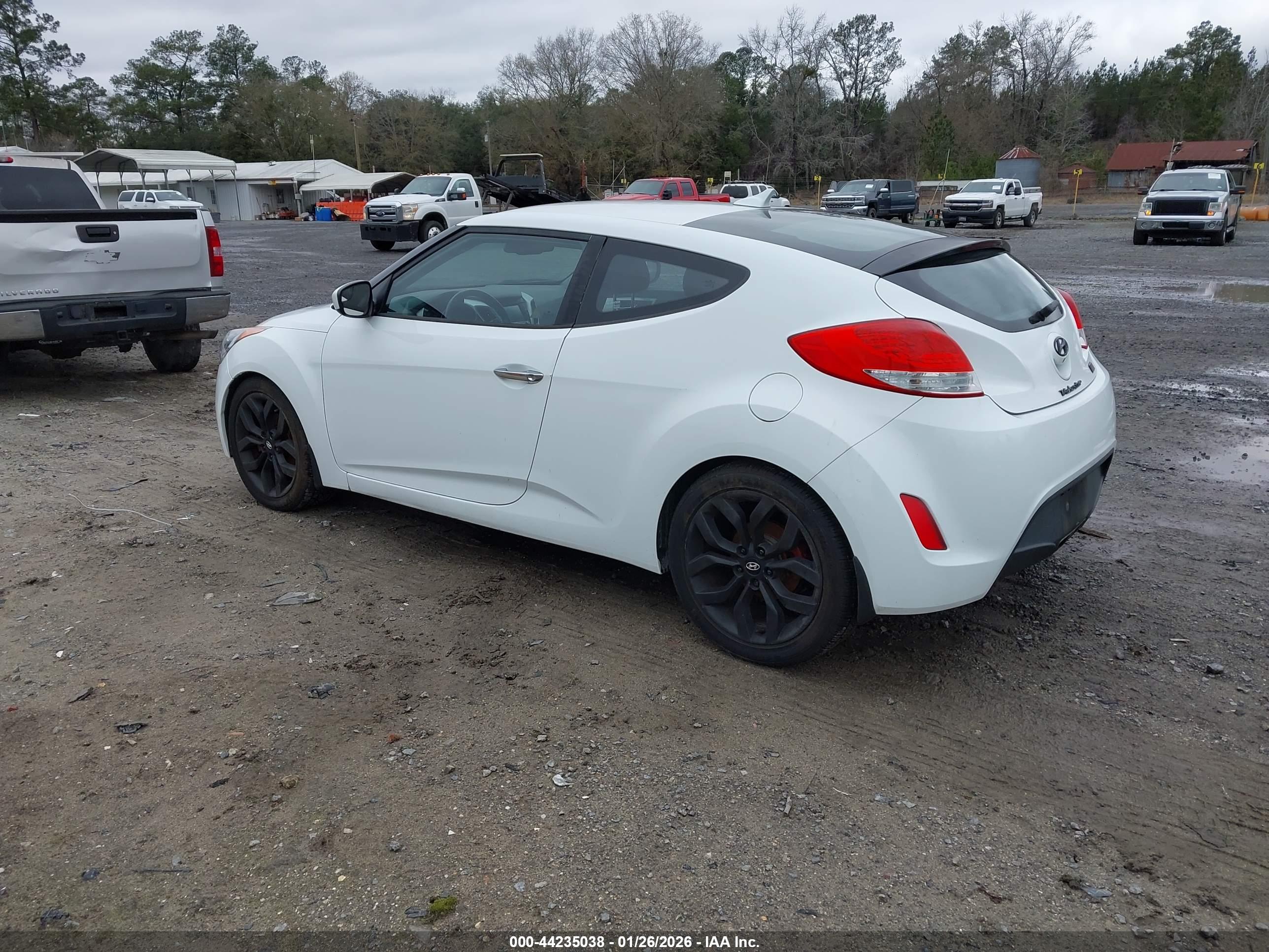 HYUNDAI VELOSTER image 3