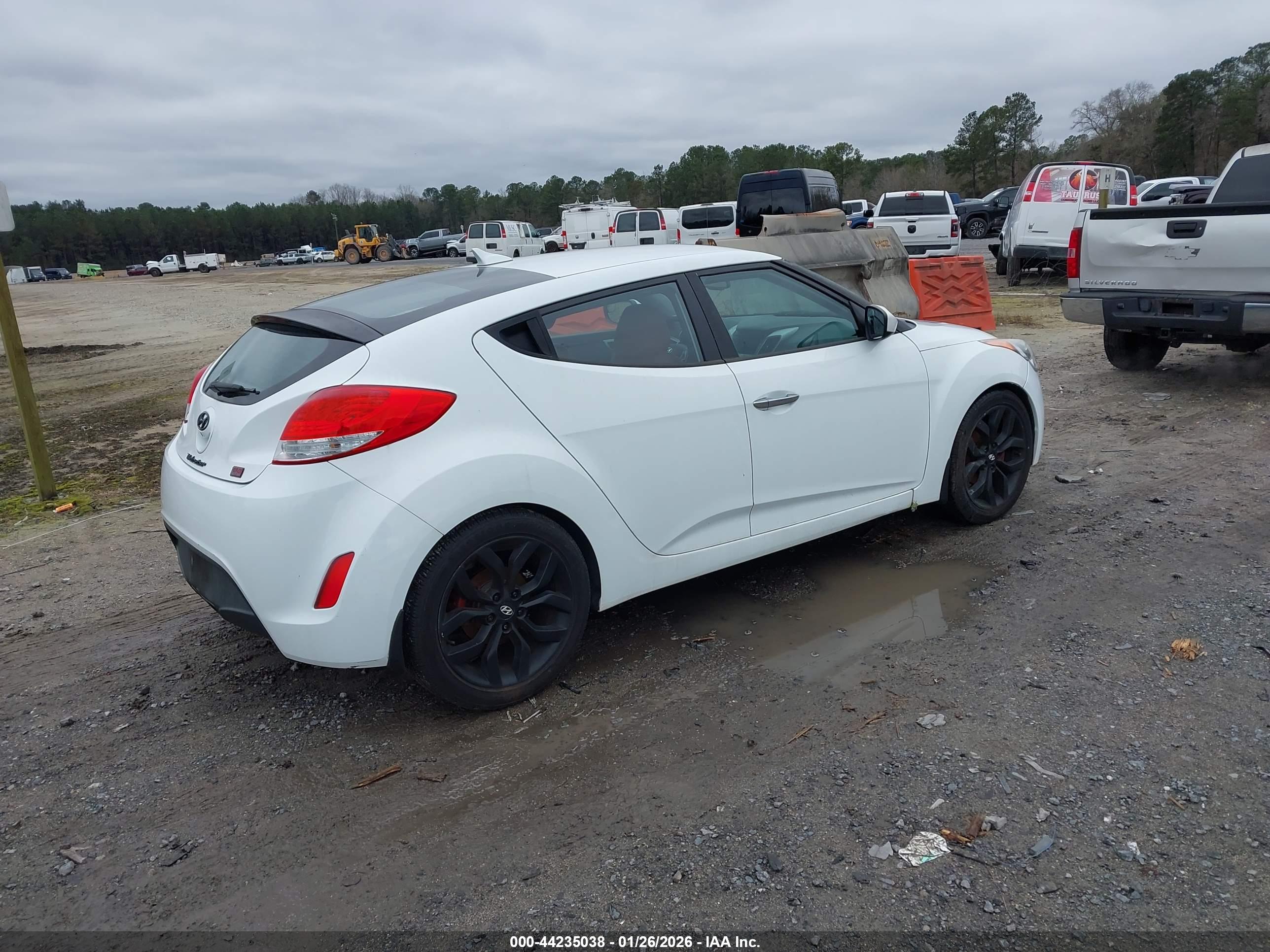 HYUNDAI VELOSTER image 4
