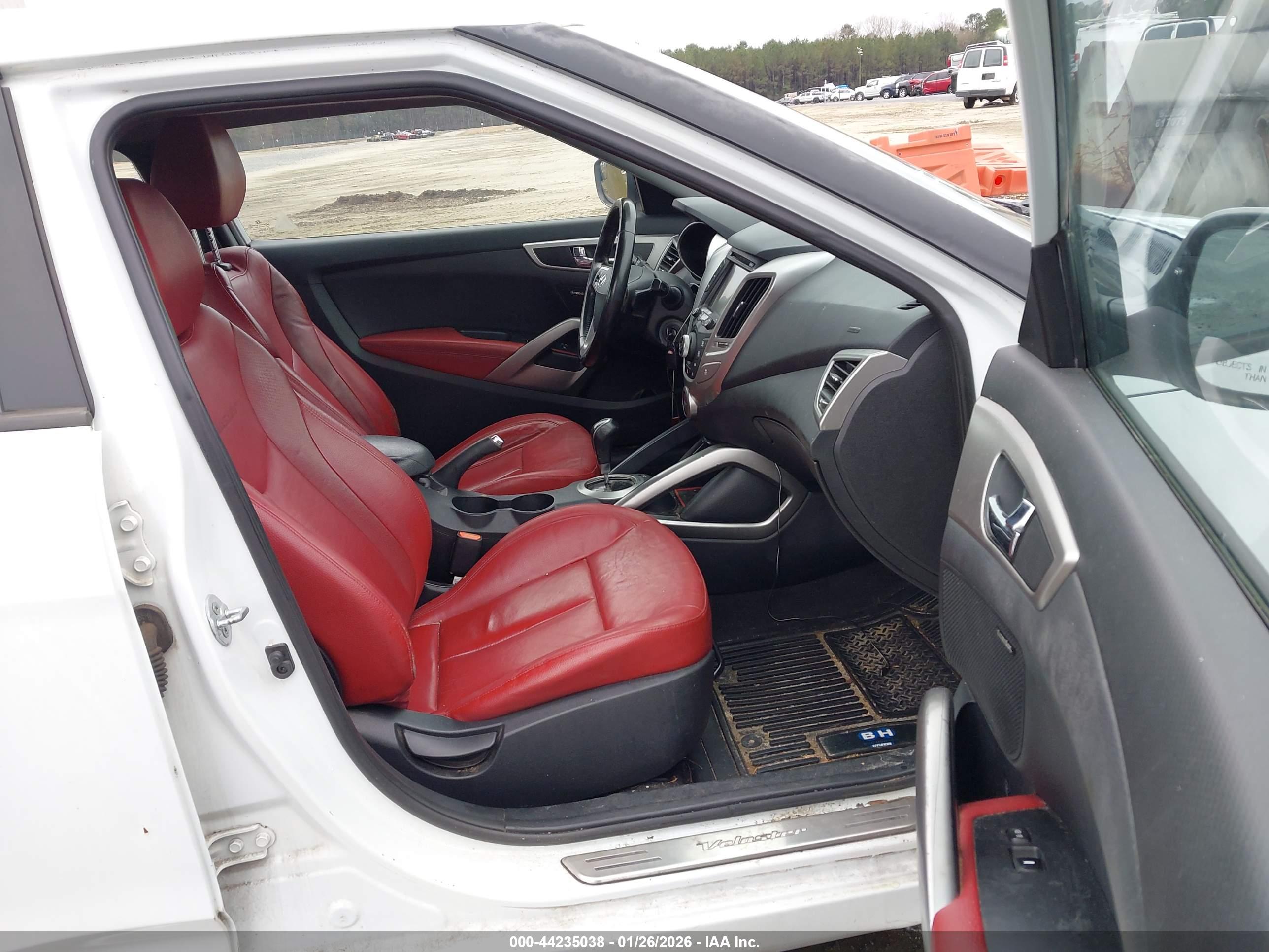 HYUNDAI VELOSTER image 5