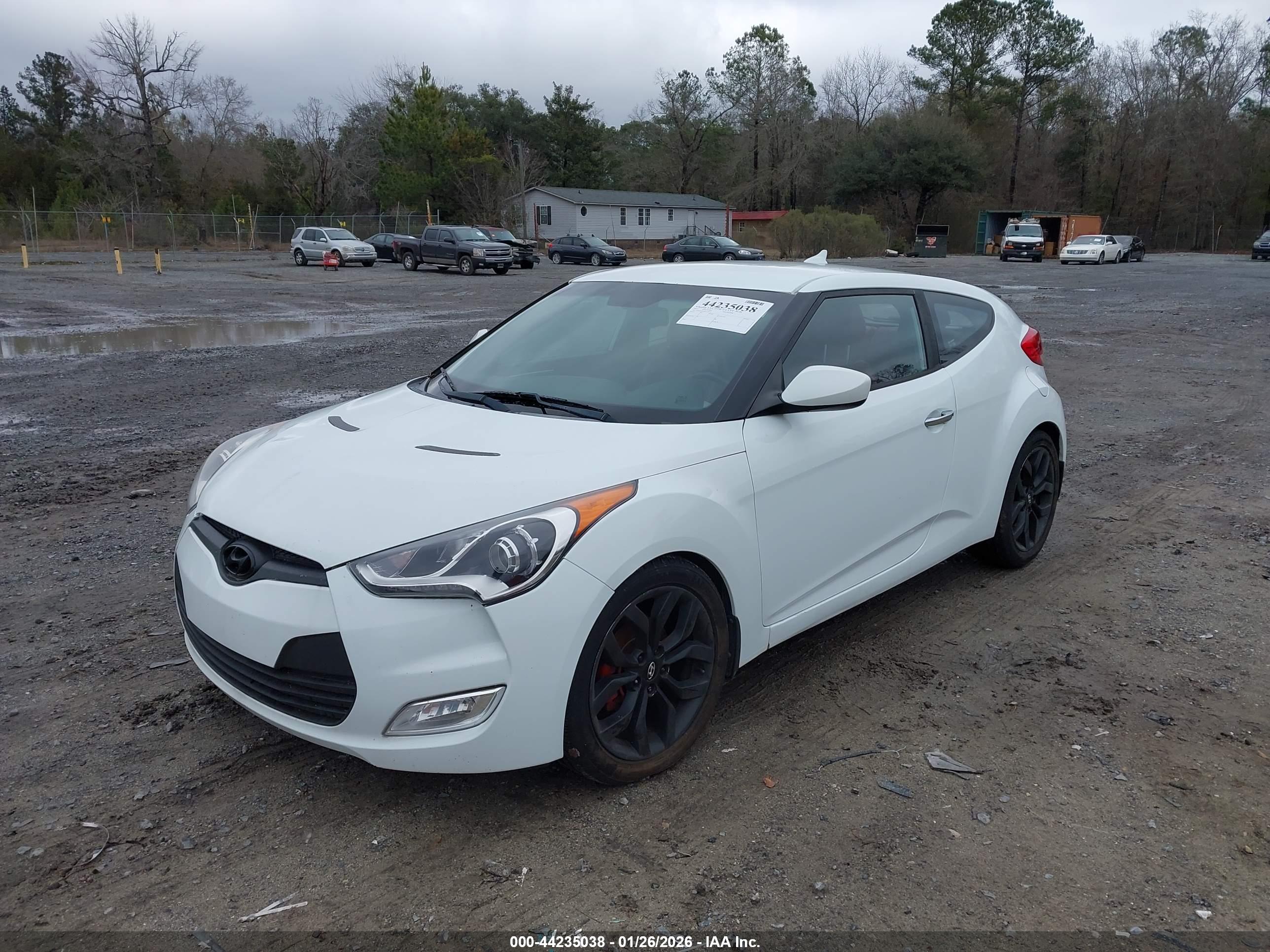 HYUNDAI VELOSTER image 6