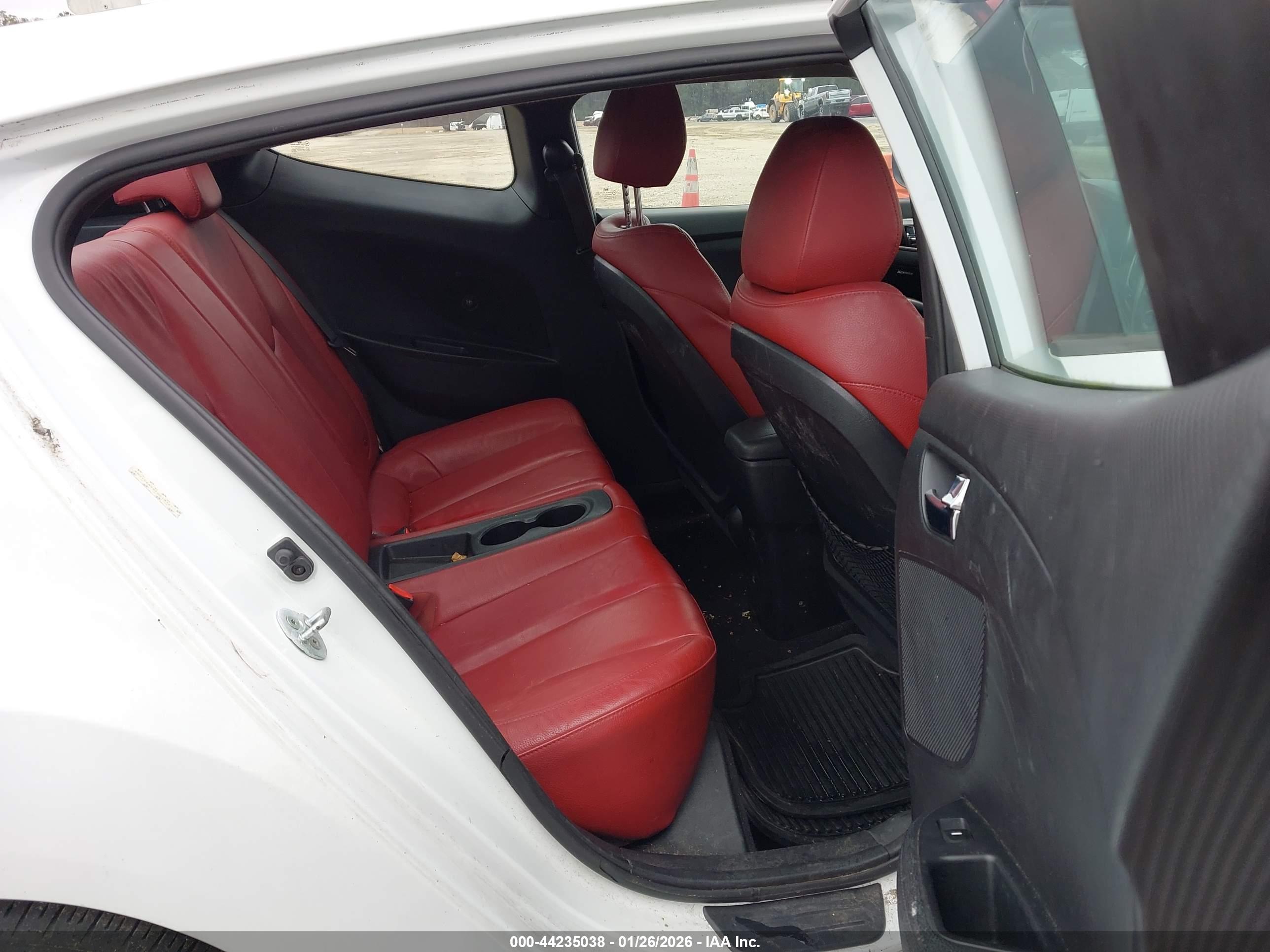 HYUNDAI VELOSTER image 8