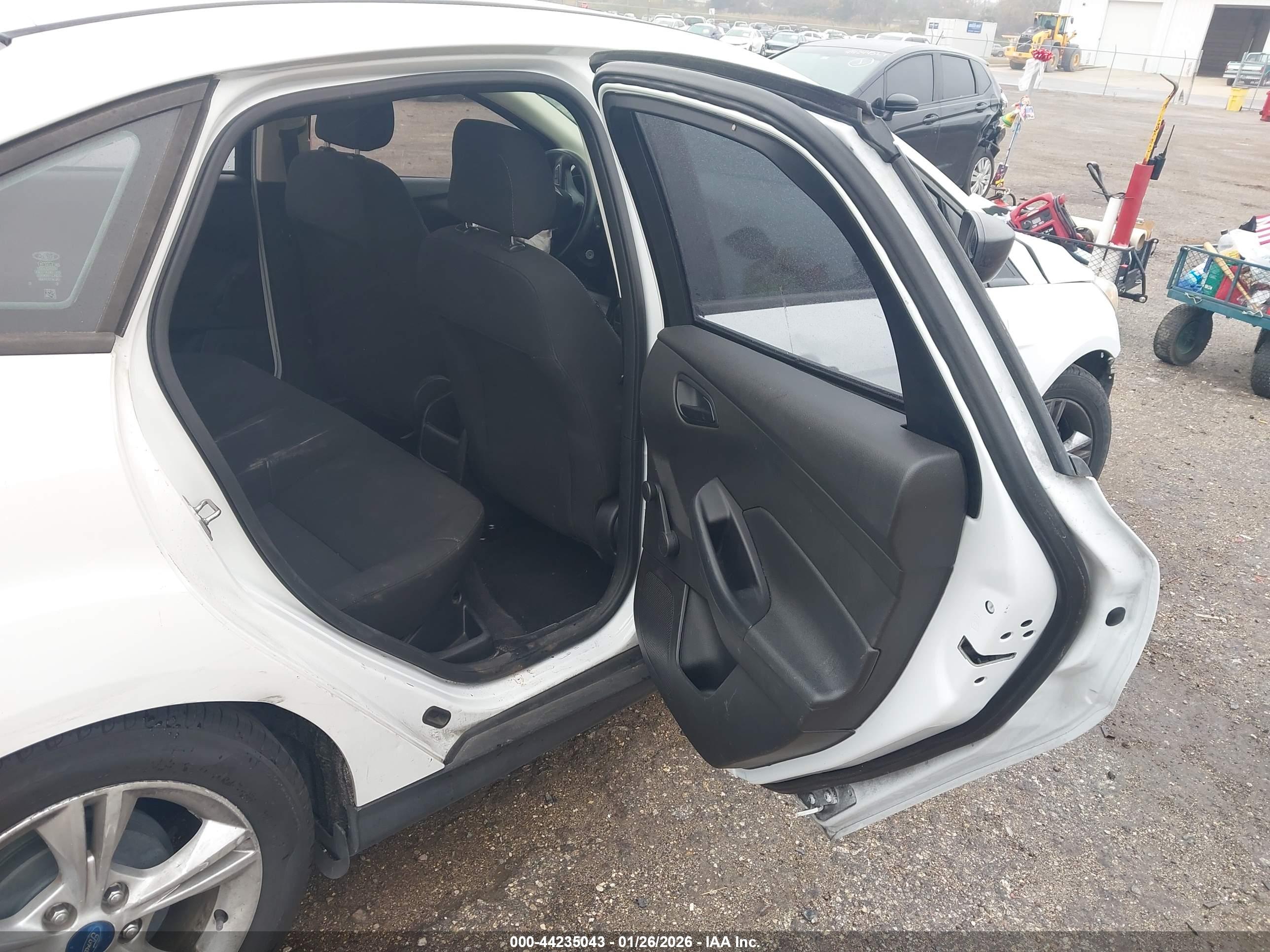 FORD FOCUS image 8