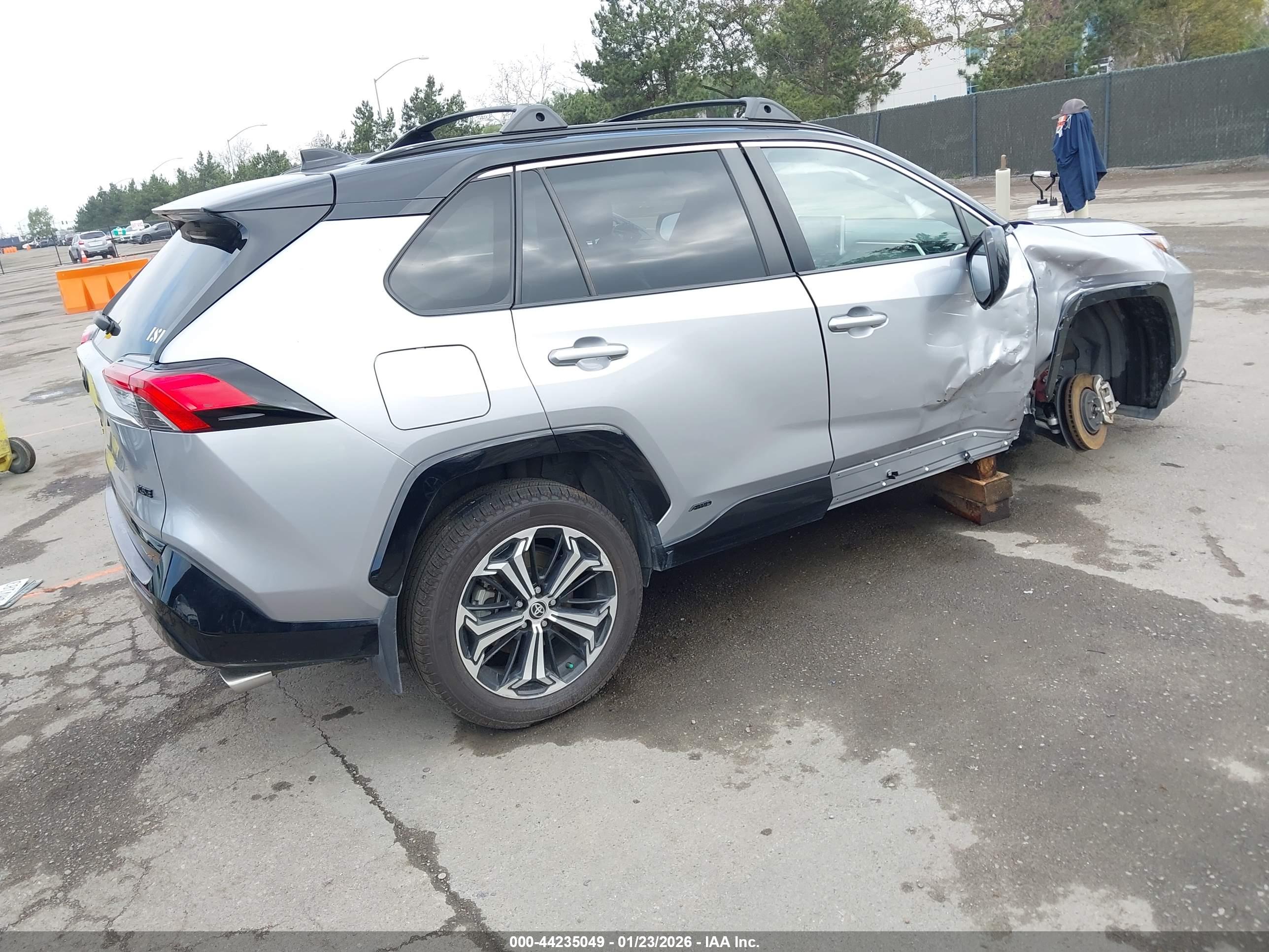 TOYOTA RAV4 image 4