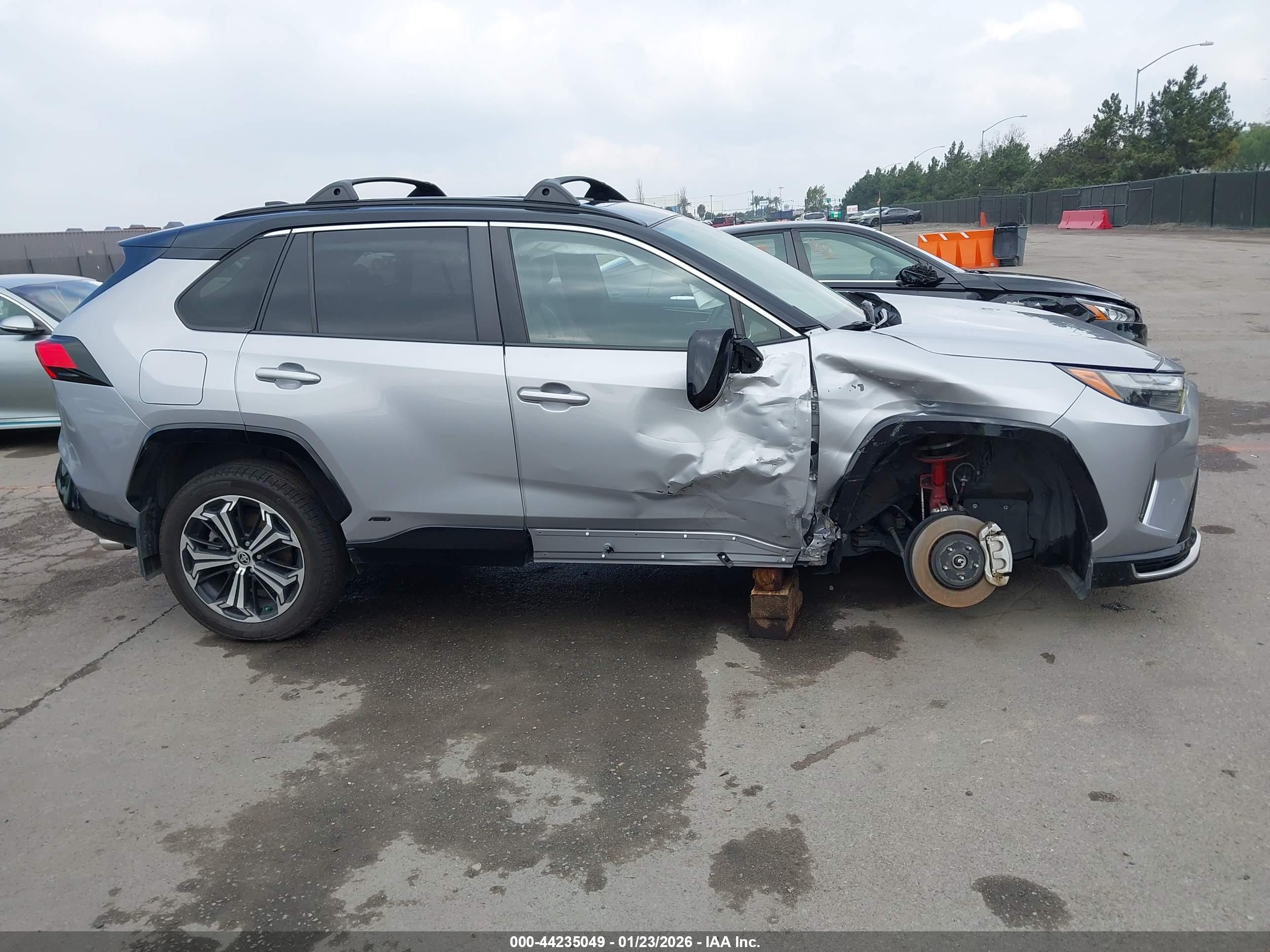 TOYOTA RAV4 image 6