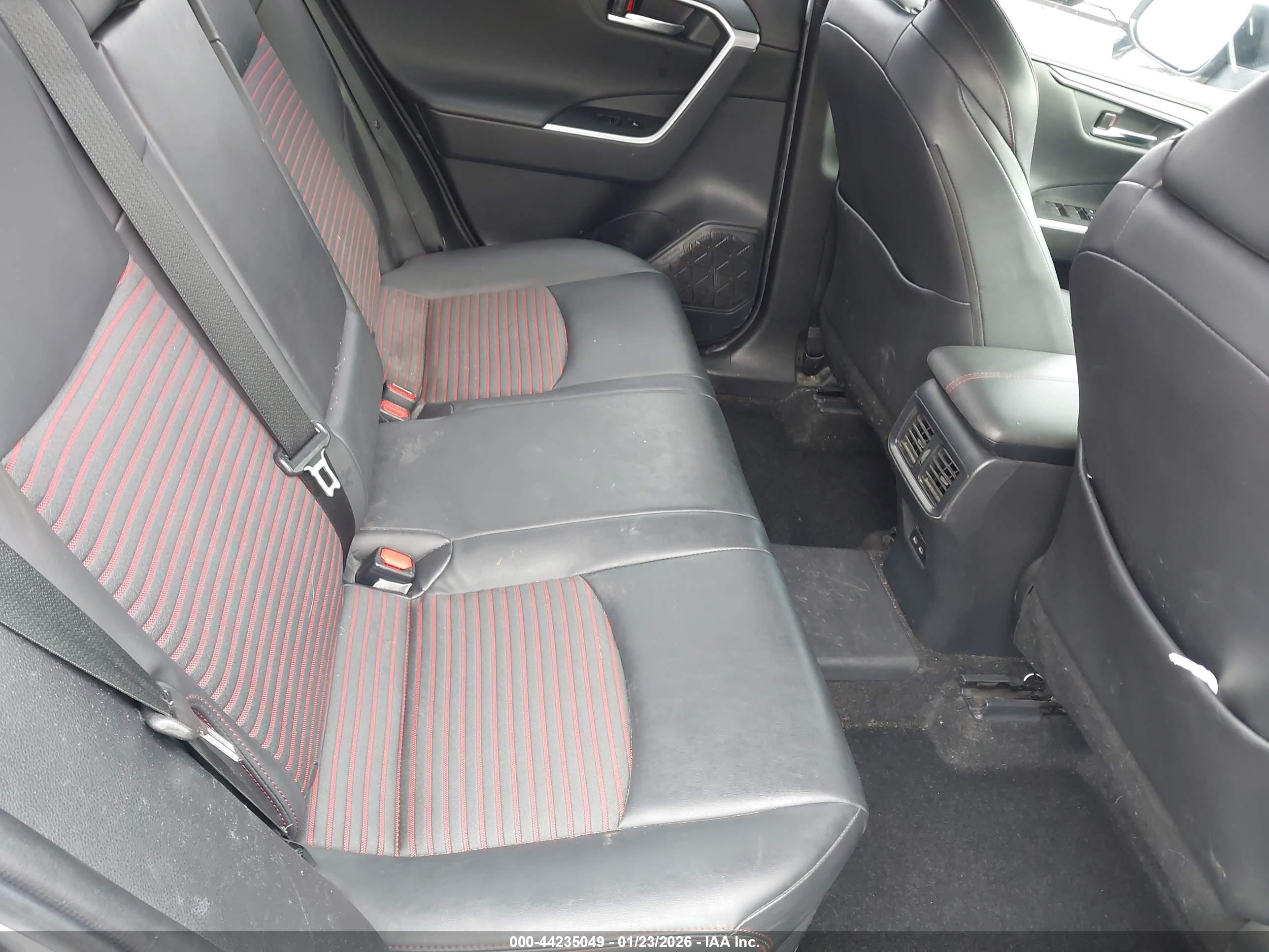 TOYOTA RAV4 image 8