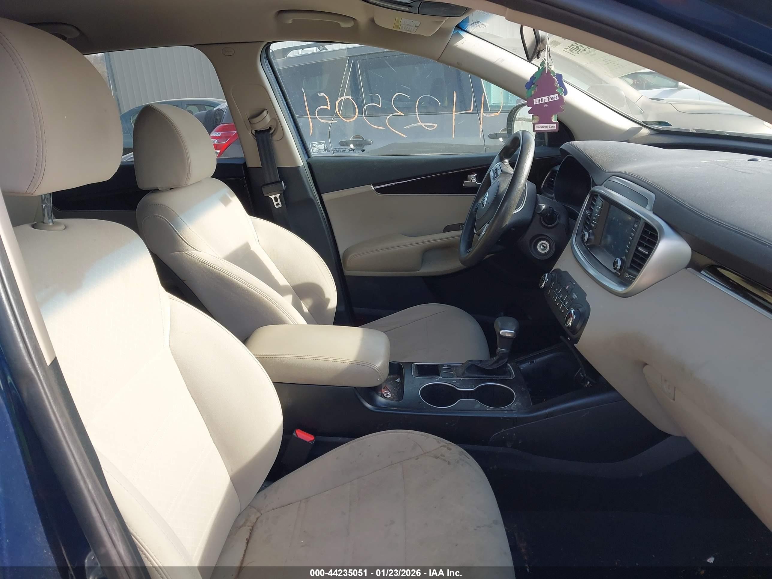 KIA SORENTO image 5