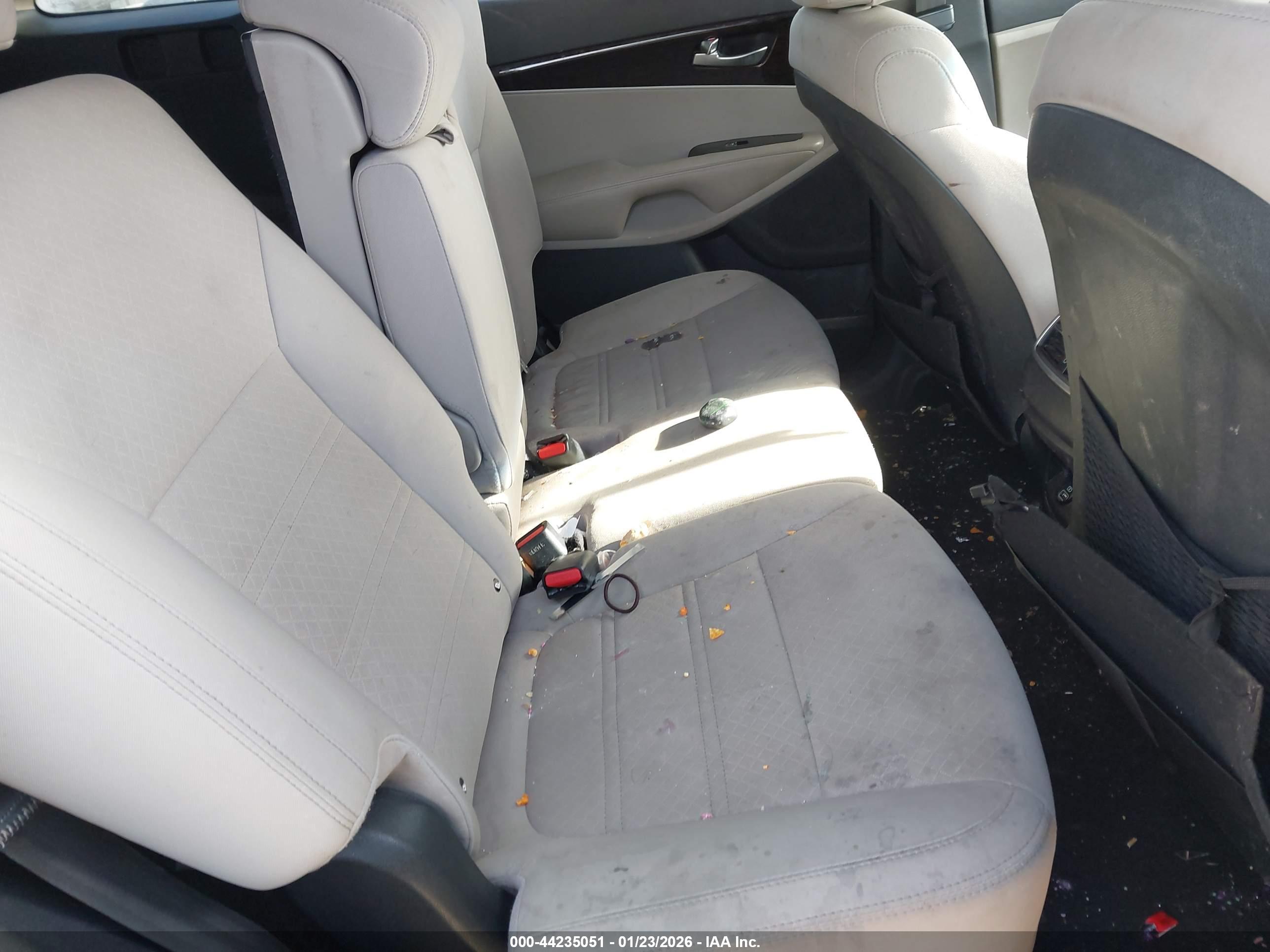 KIA SORENTO image 8