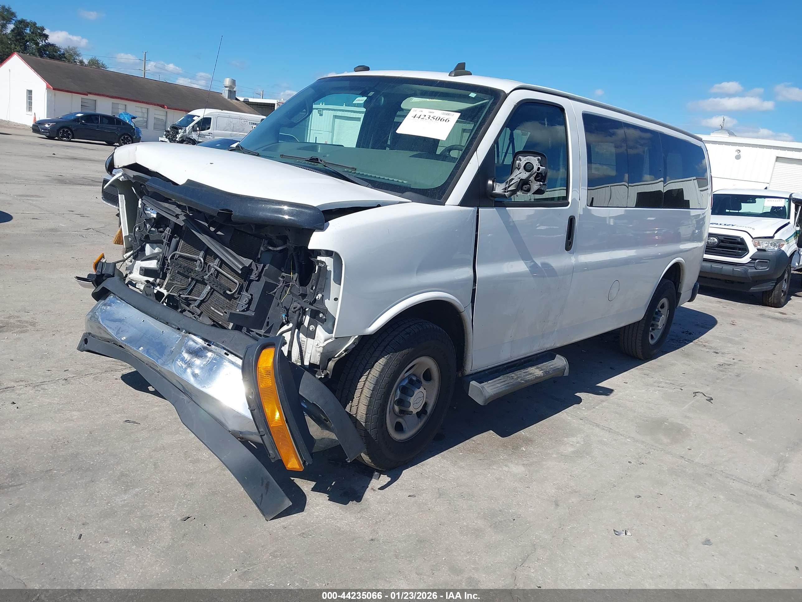 CHEVROLET EXPRESS image 2