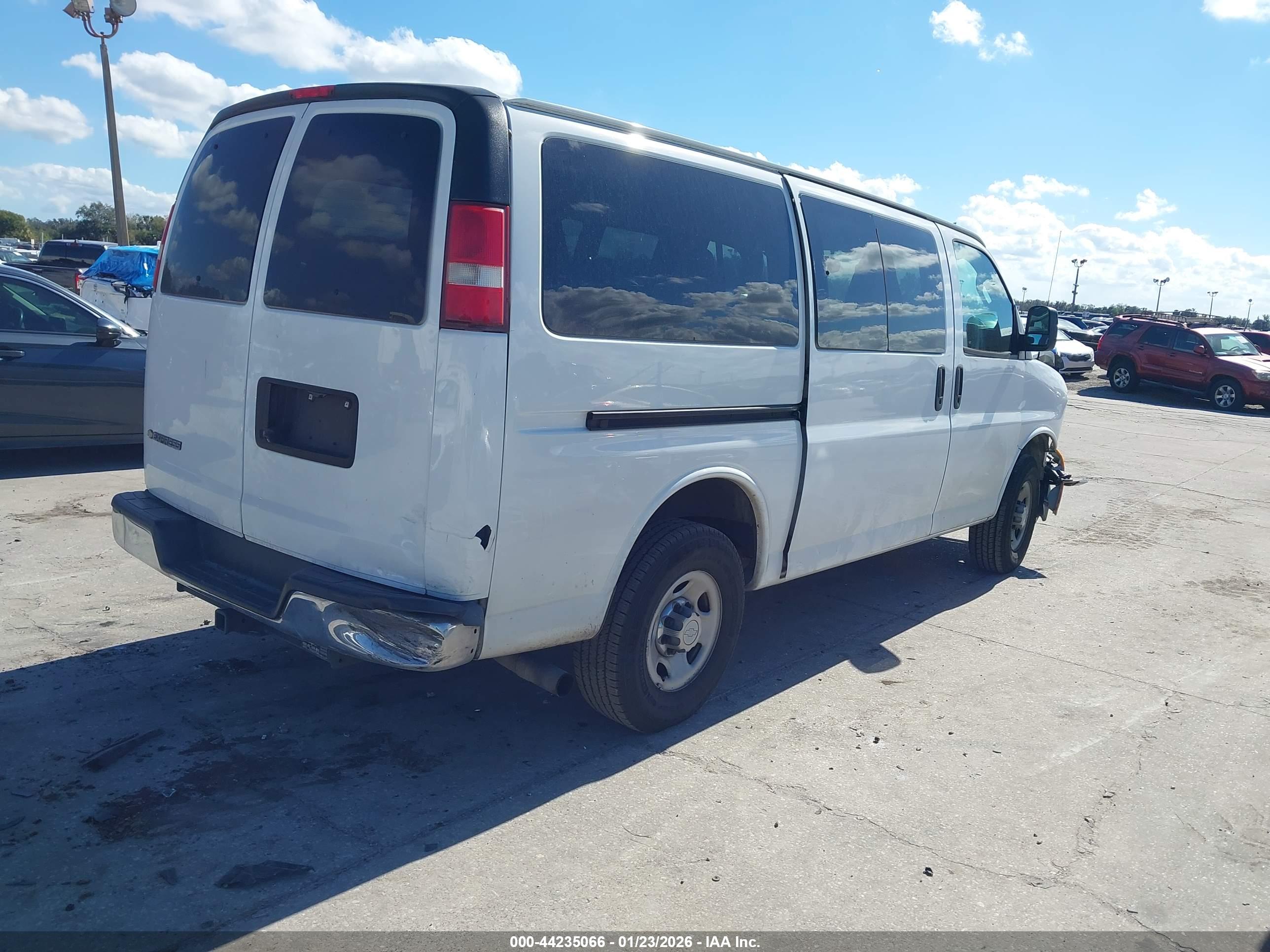 CHEVROLET EXPRESS image 4